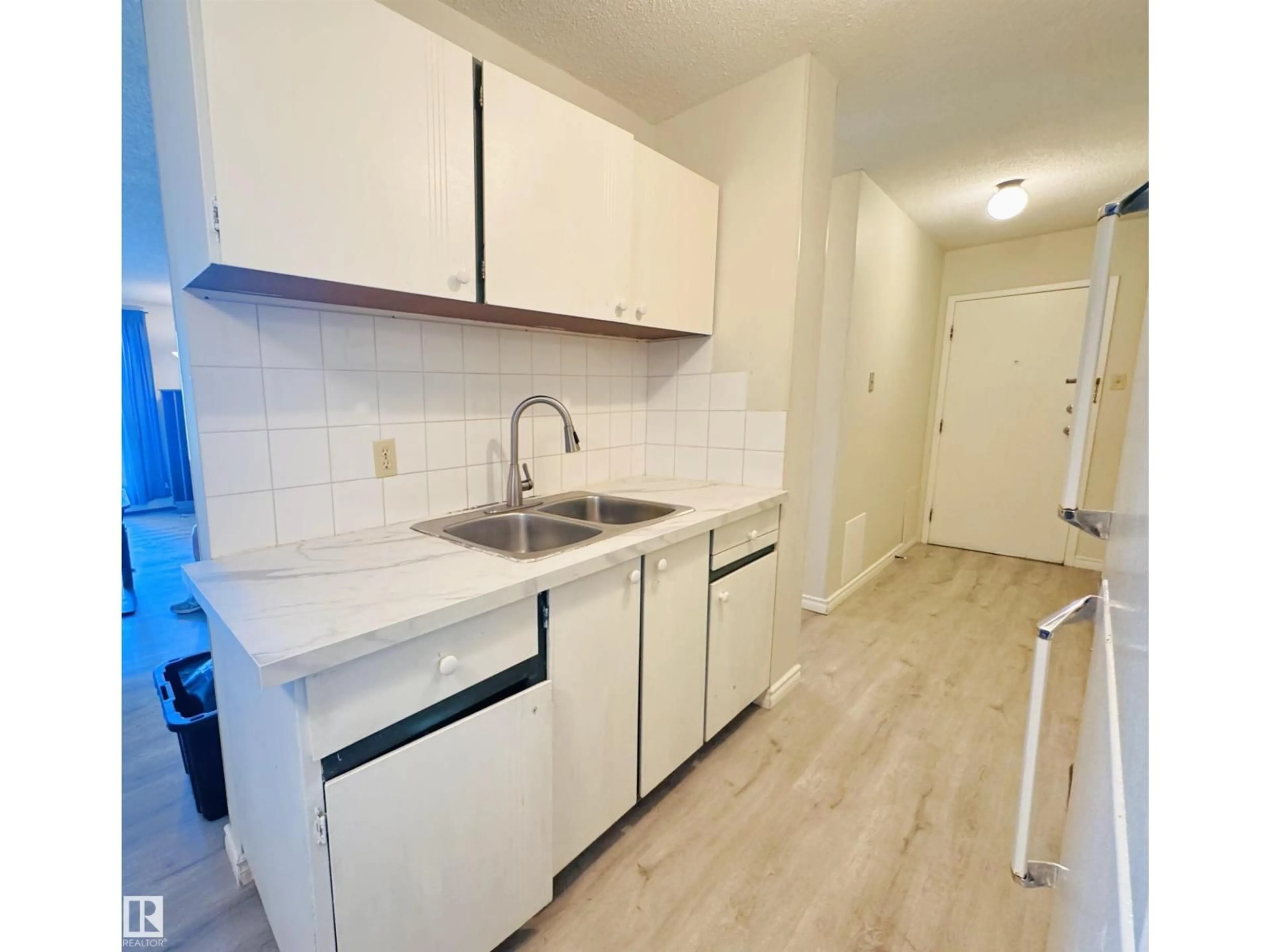 Standard kitchen, unknown for 207 - 9028 JASPER AV, Edmonton Alberta T5H3Y6