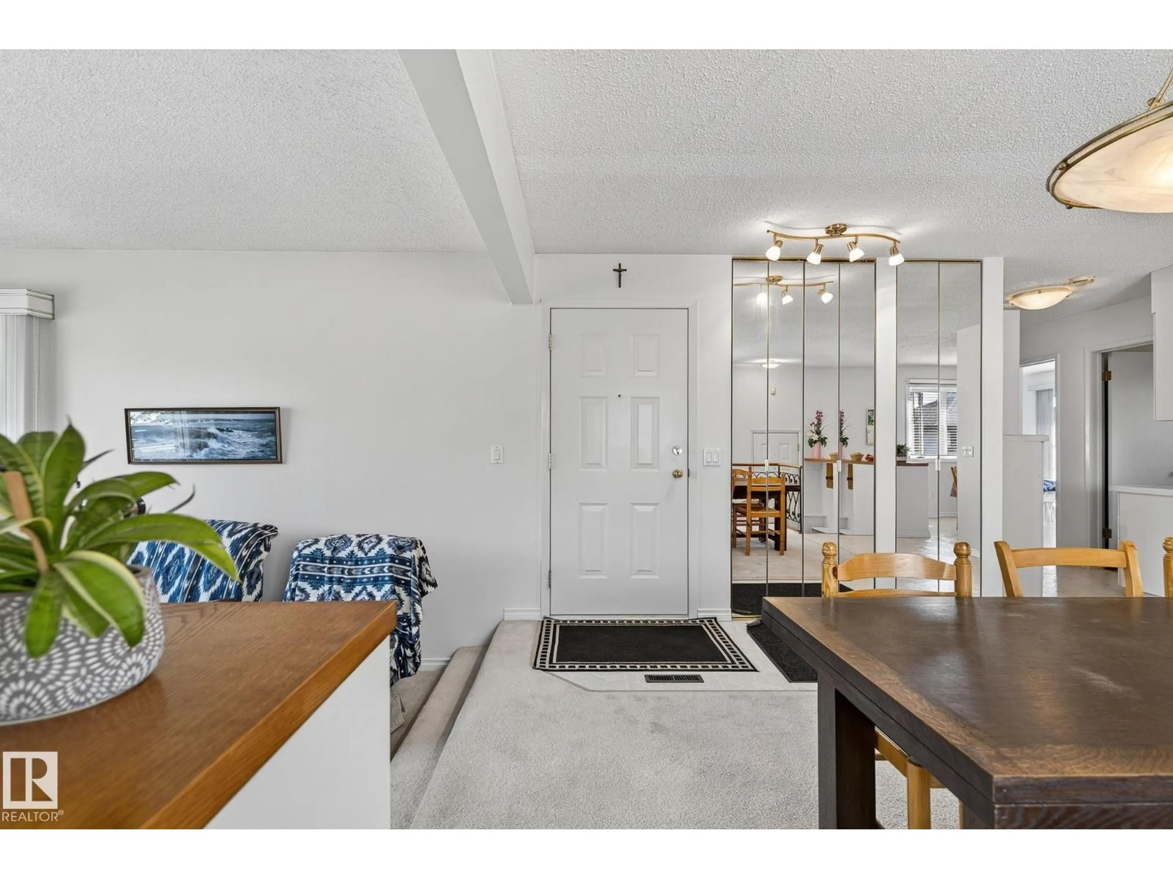 Indoor entryway for 9319 74 ST, Edmonton Alberta T6B2B5