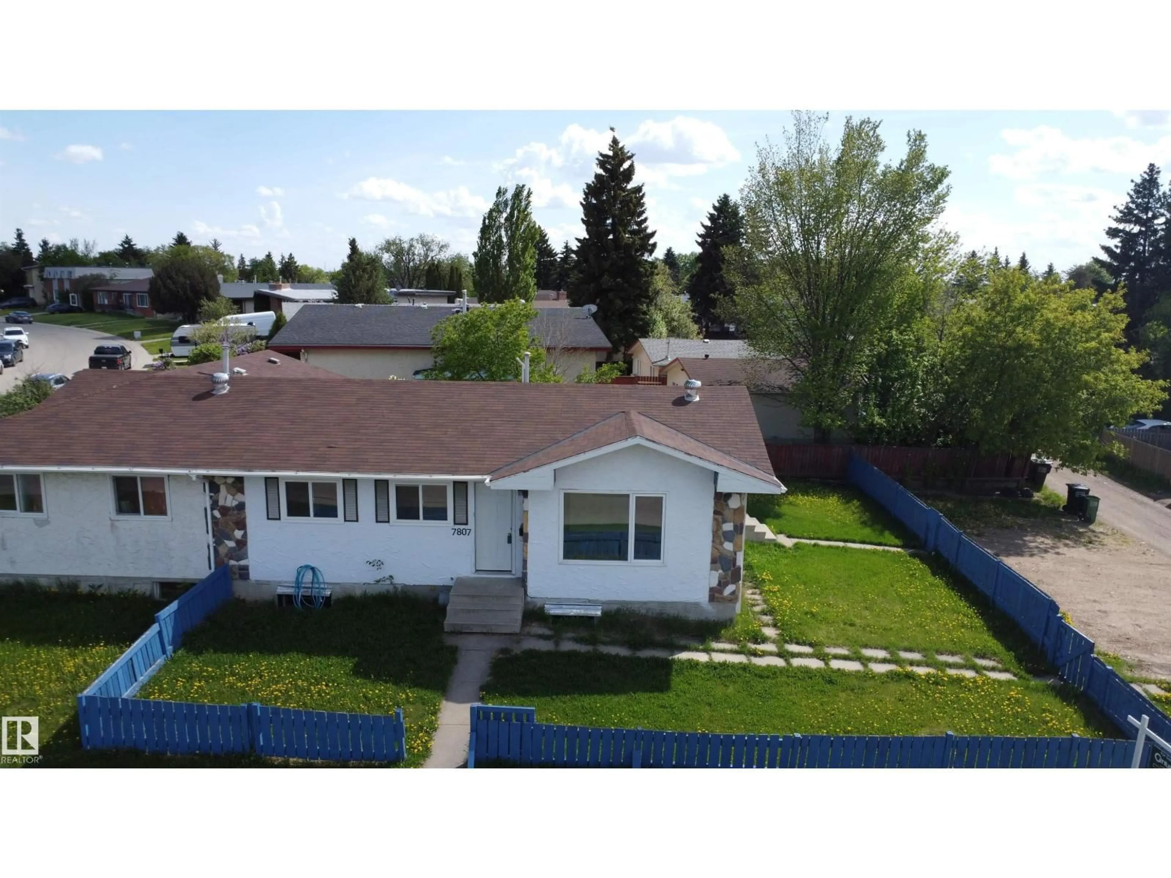 A pic from outside/outdoor area/front of a property/back of a property/a pic from drone, street for 7807 36 AV, Edmonton Alberta T6K0C5