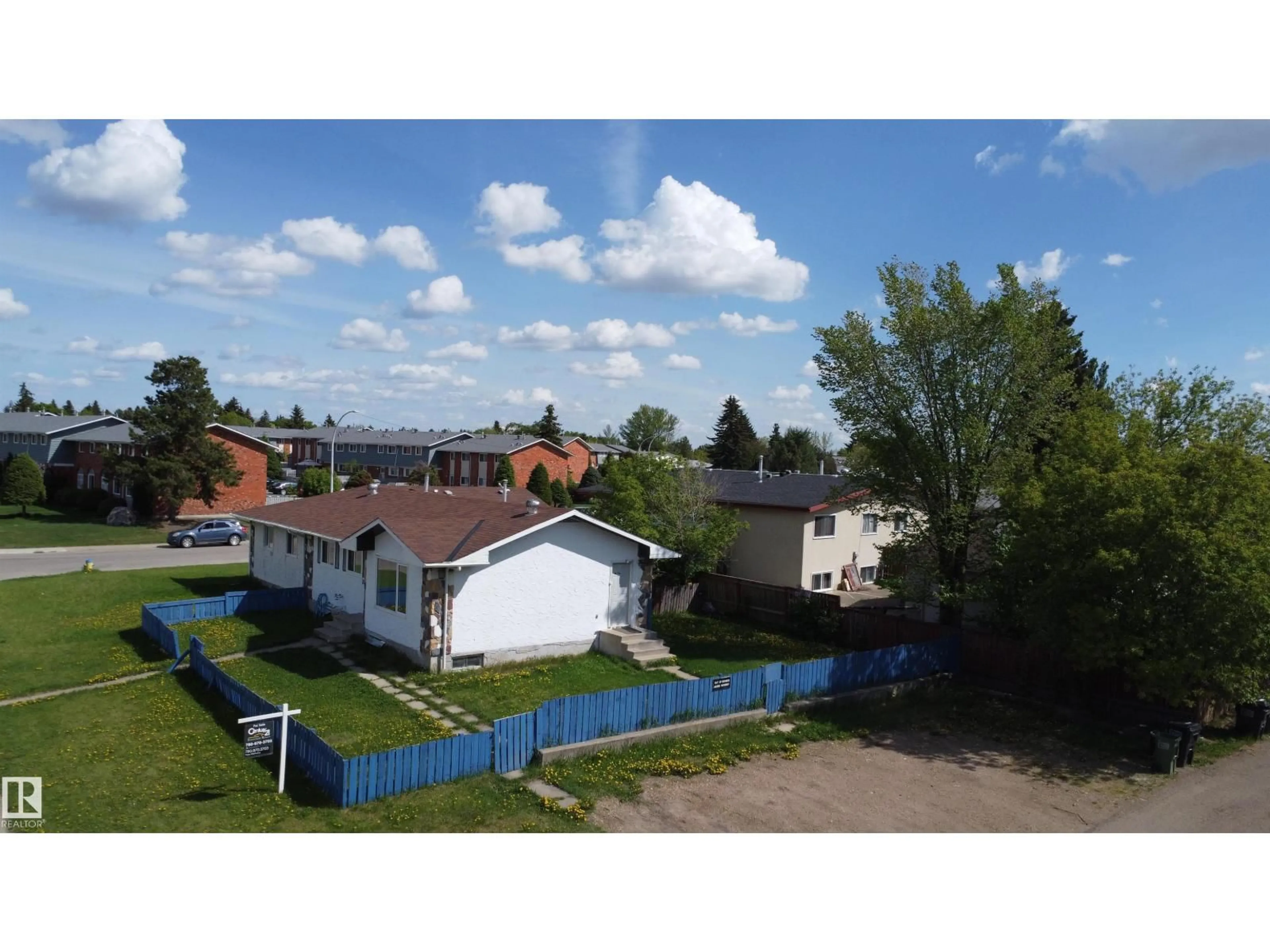 A pic from outside/outdoor area/front of a property/back of a property/a pic from drone, street for 7807 36 AV, Edmonton Alberta T6K0C5