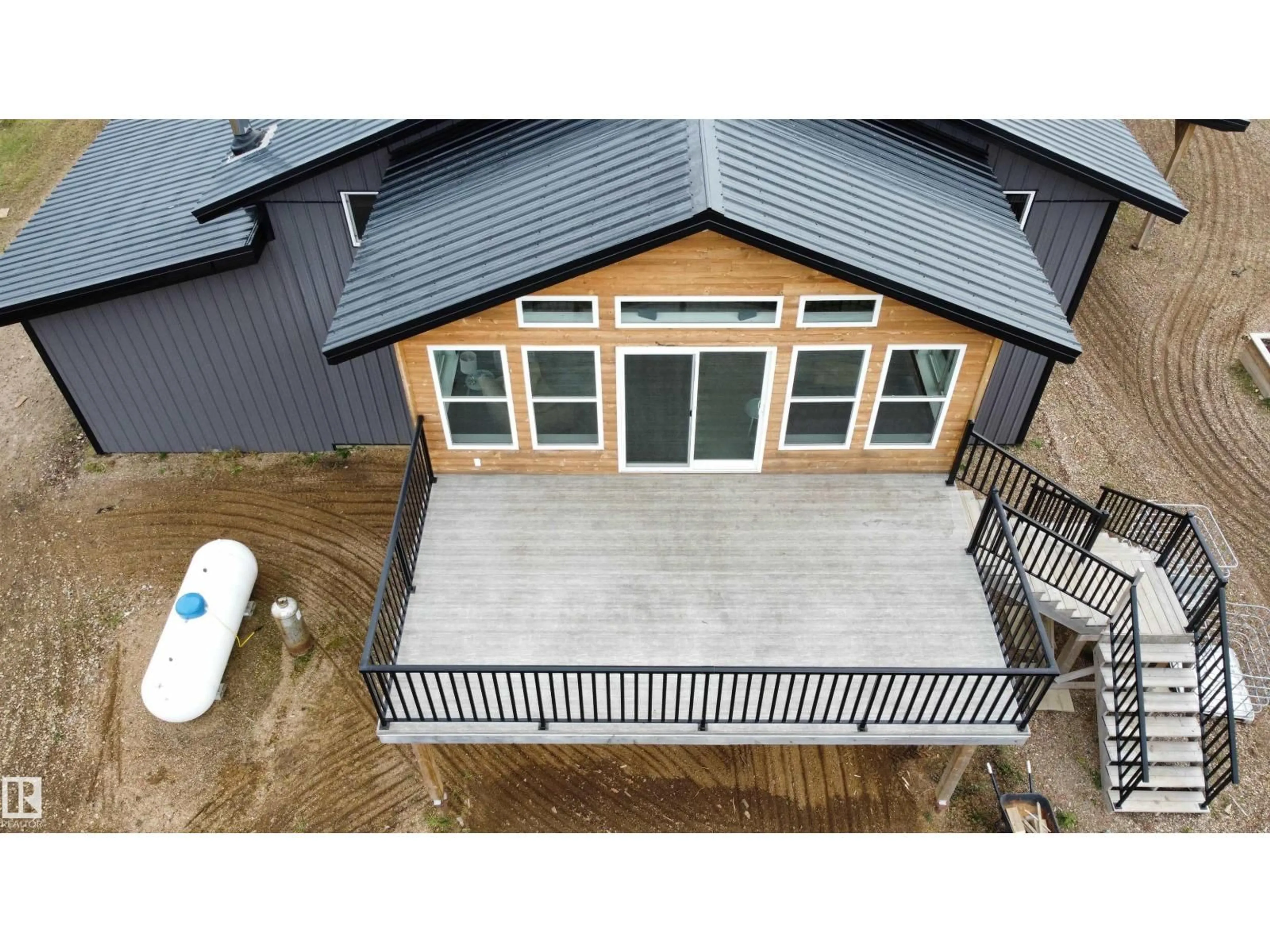 A pic from outside/outdoor area/front of a property/back of a property/a pic from drone, unknown for 664082 RGE RD 181, Rural Athabasca County Alberta T0A1V0