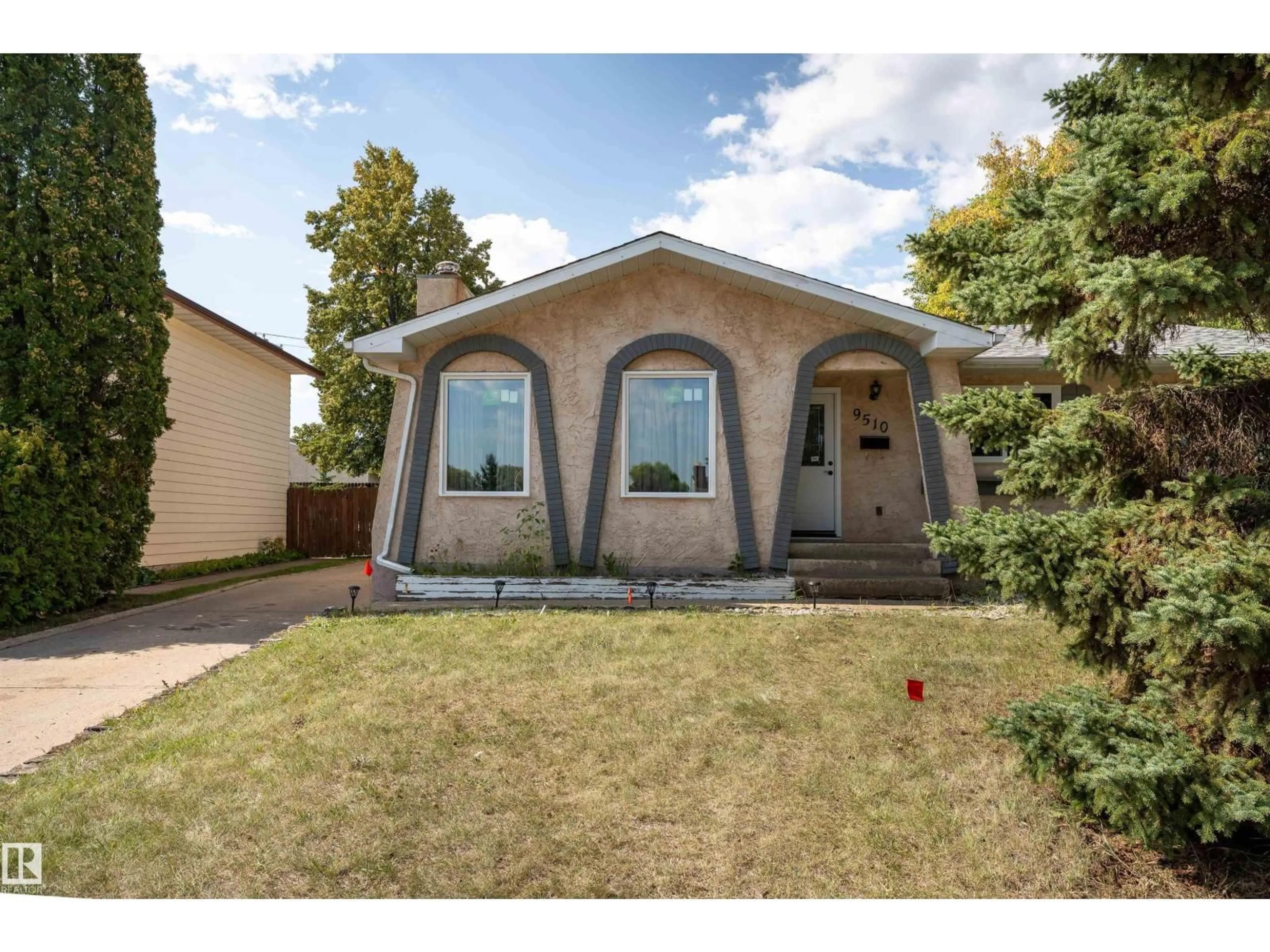 Home with vinyl exterior material, street for 9510 79 ST, Fort Saskatchewan Alberta T8L3R4