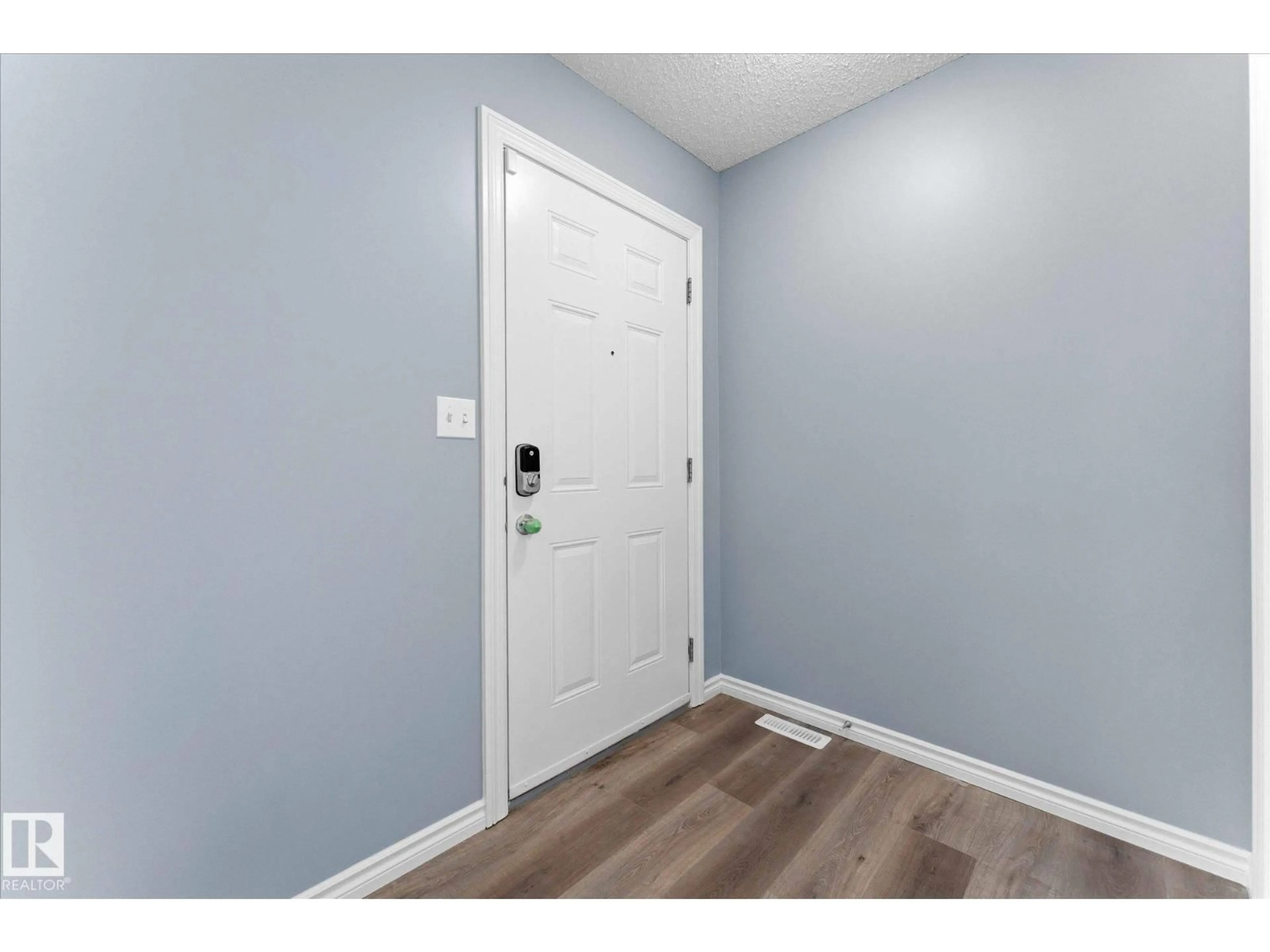 Indoor entryway for #40 - 1404 HERMITAGE RD, Edmonton Alberta T5A0P5