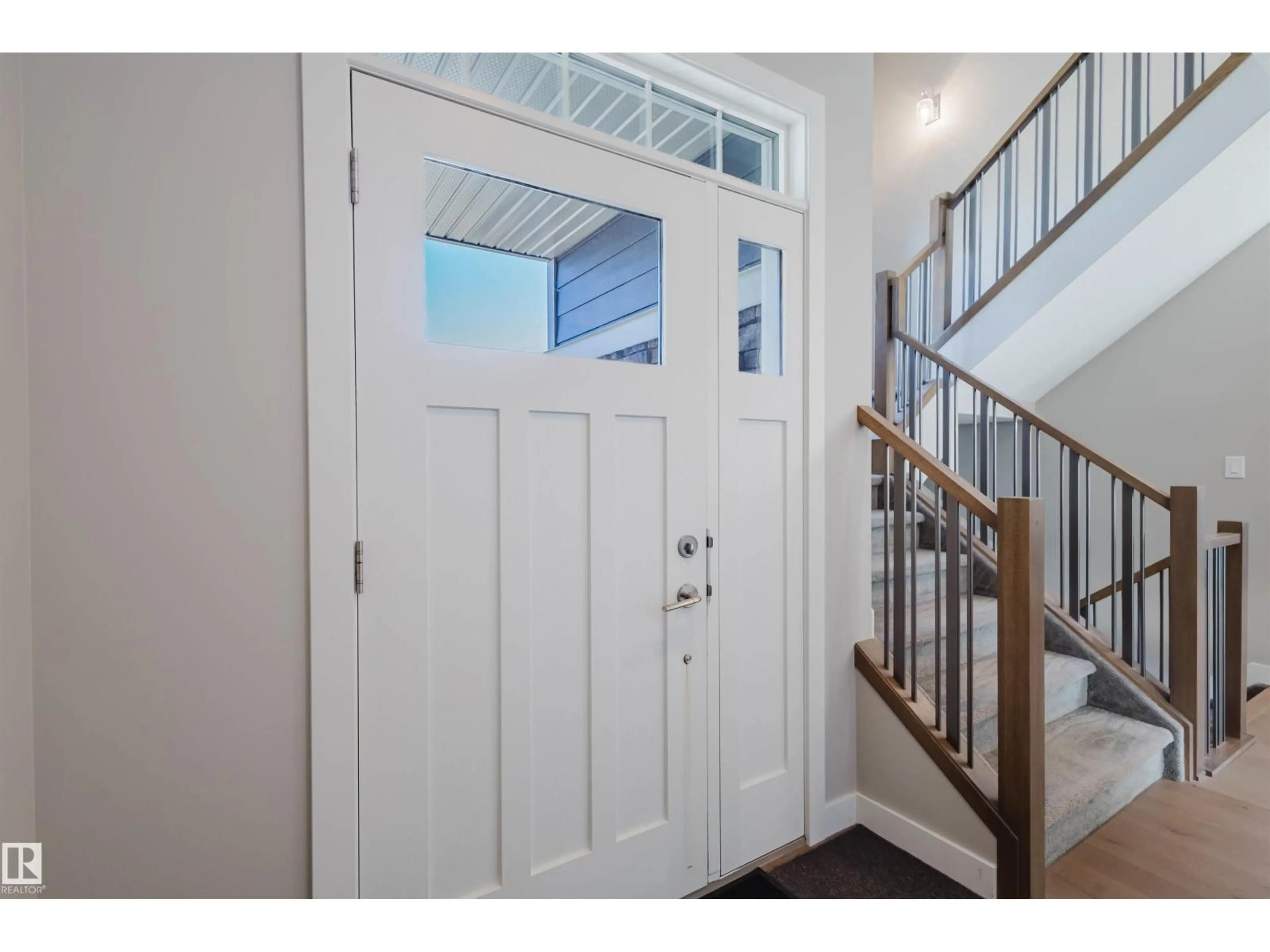 Indoor entryway for 4125 KENNEDY GREEN, Edmonton Alberta T6W3B1