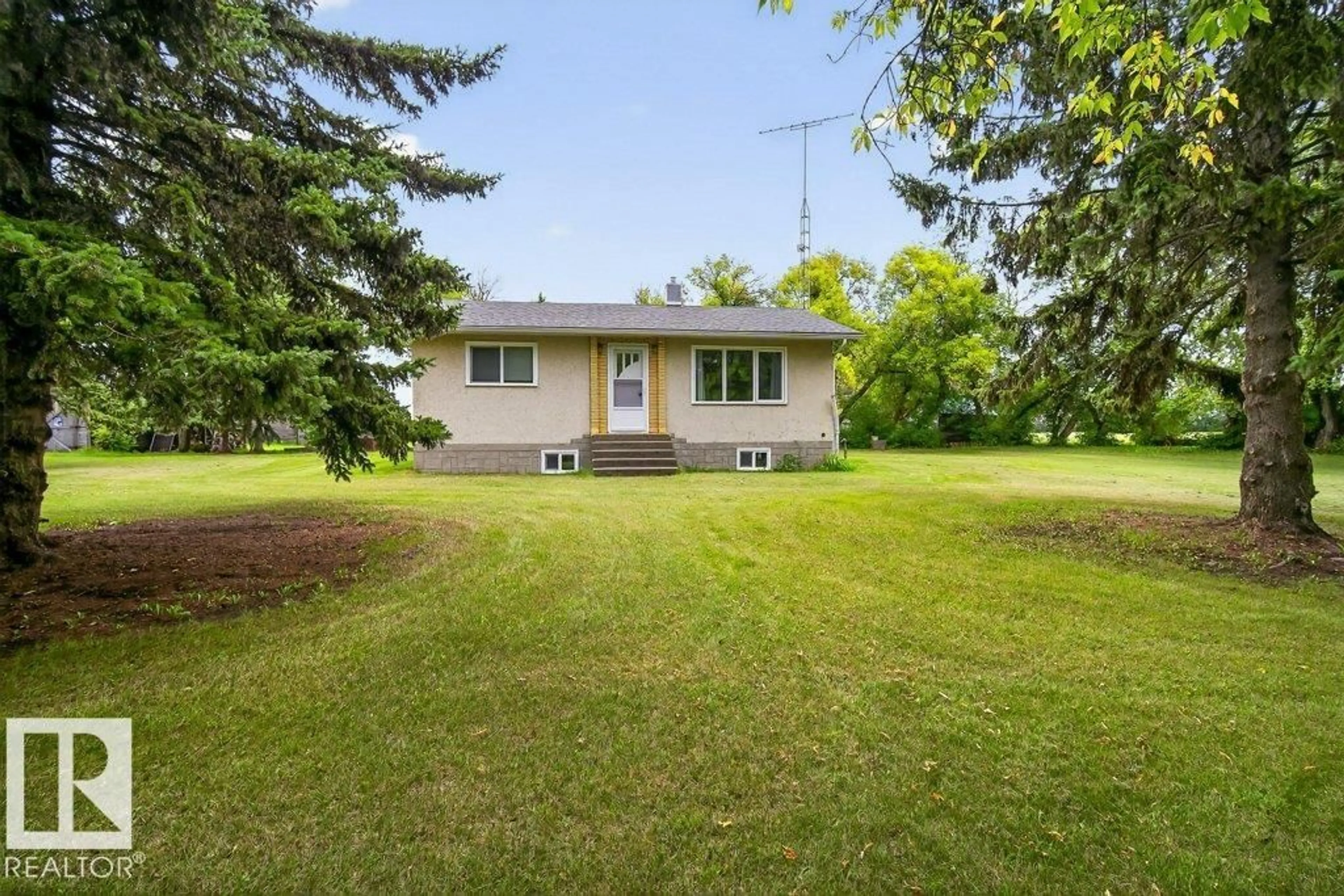 A pic from outside/outdoor area/front of a property/back of a property/a pic from drone, unknown for 60111 RANGE ROAD 183, Rural Smoky Lake County Alberta T0A3P0