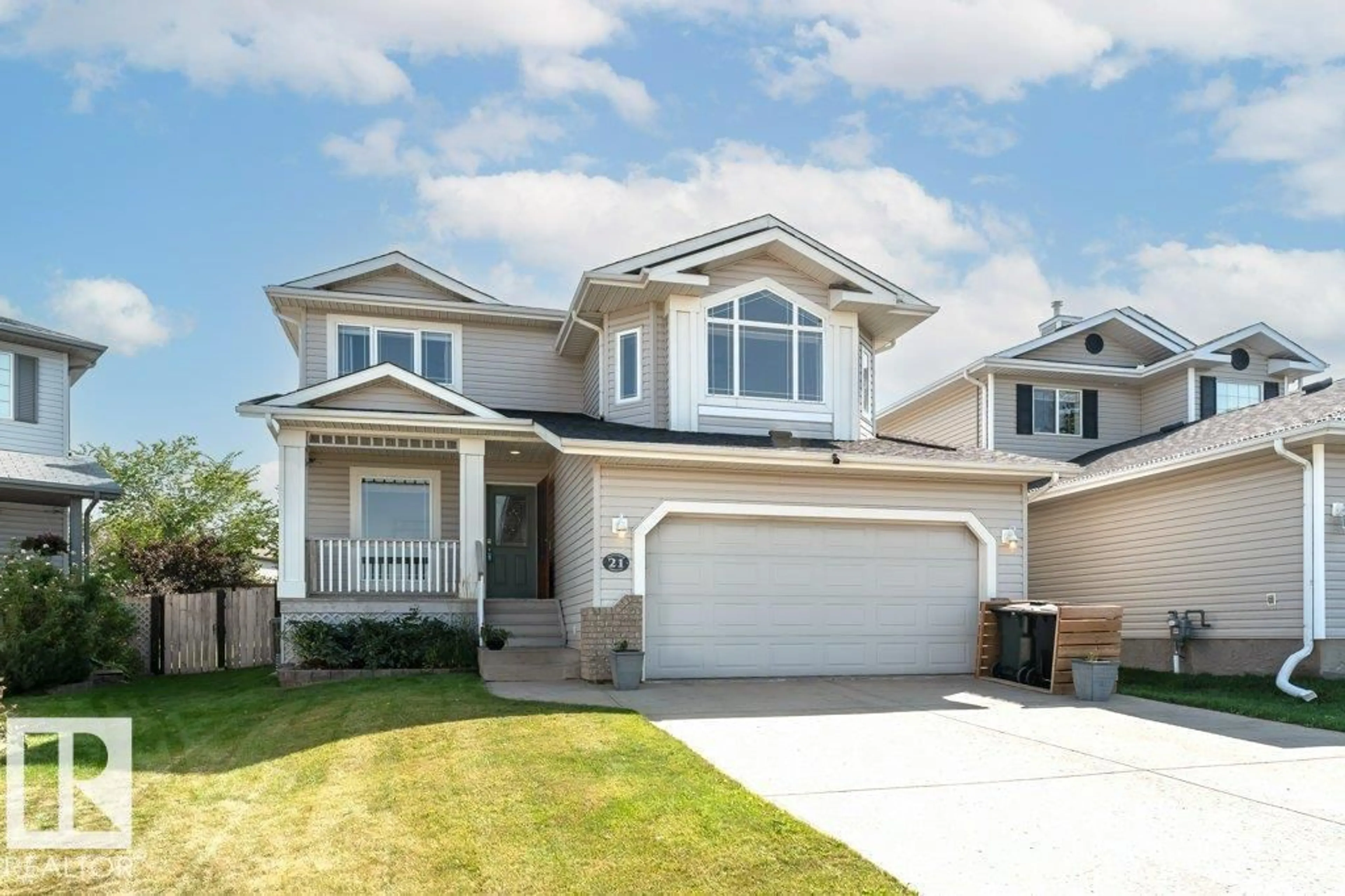 Home with vinyl exterior material, street for 21 SUNFLOWER CR, Sherwood Park Alberta T8H2M2