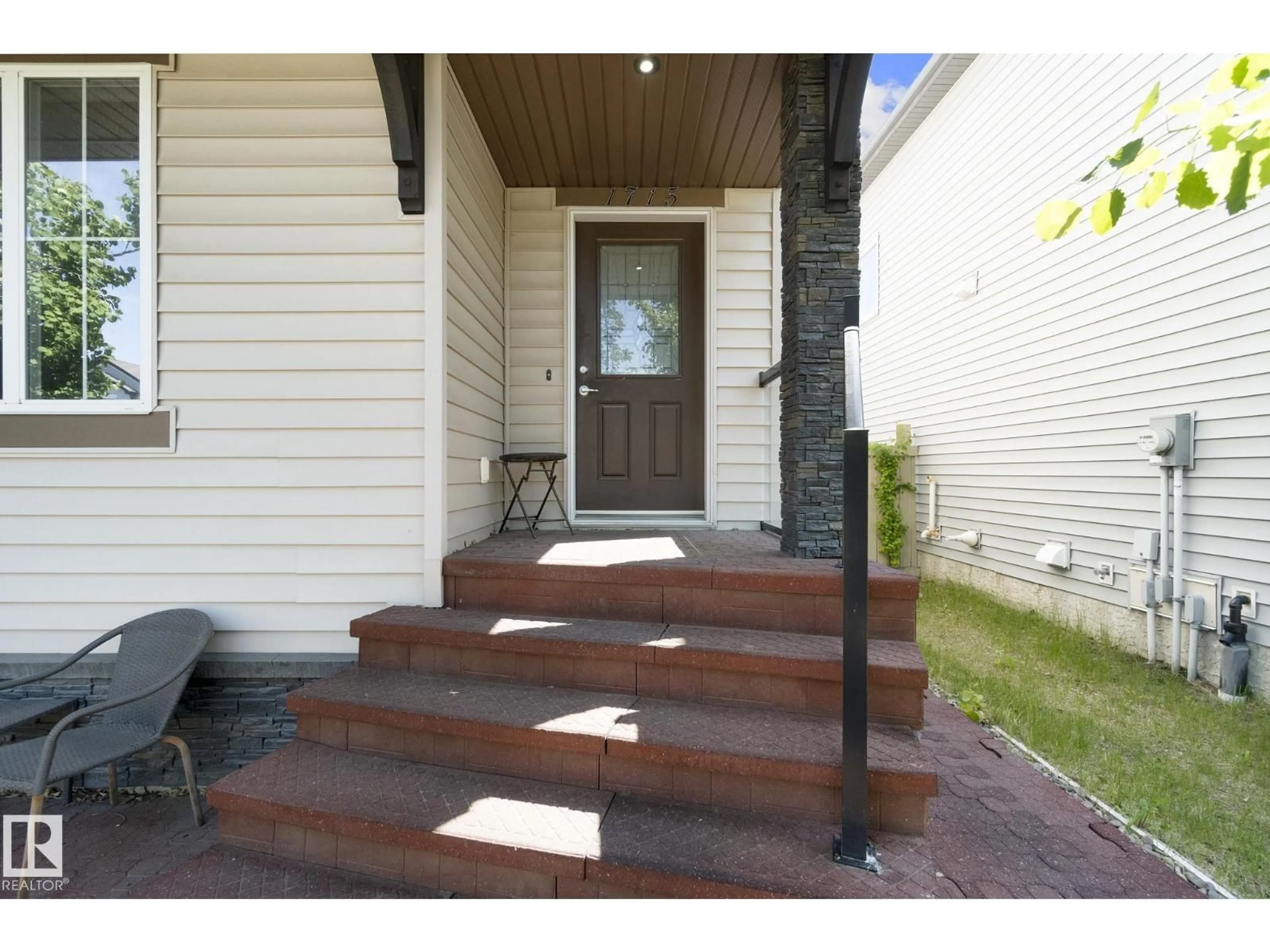 Unknown for SW - 1715 63 ST, Edmonton Alberta T6X0S2