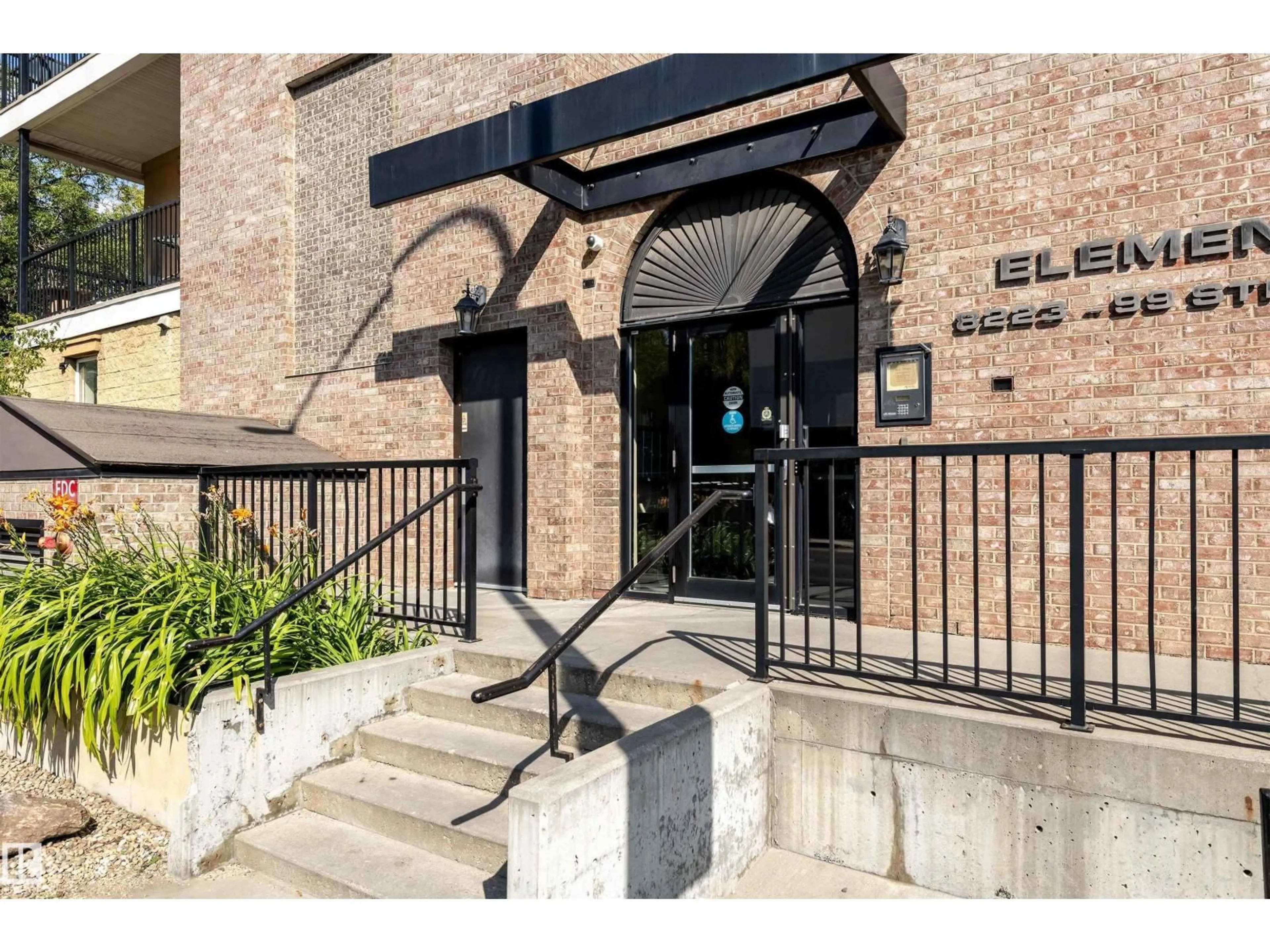 Indoor foyer for 403 - 8223 99 ST, Edmonton Alberta T6E3T1