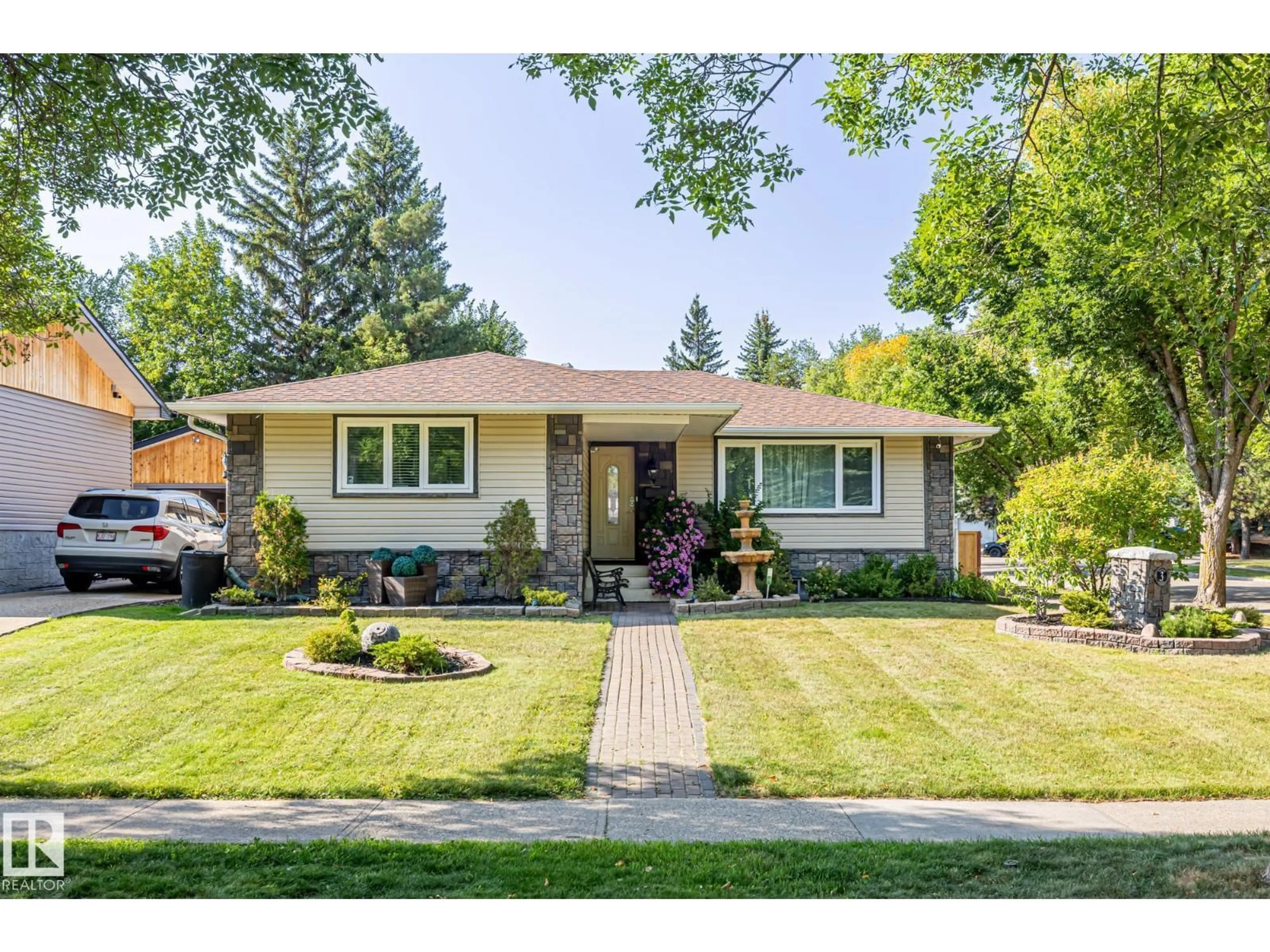 Home with vinyl exterior material, street for 3 FALSTAFF AV, St. Albert Alberta T8N1V3