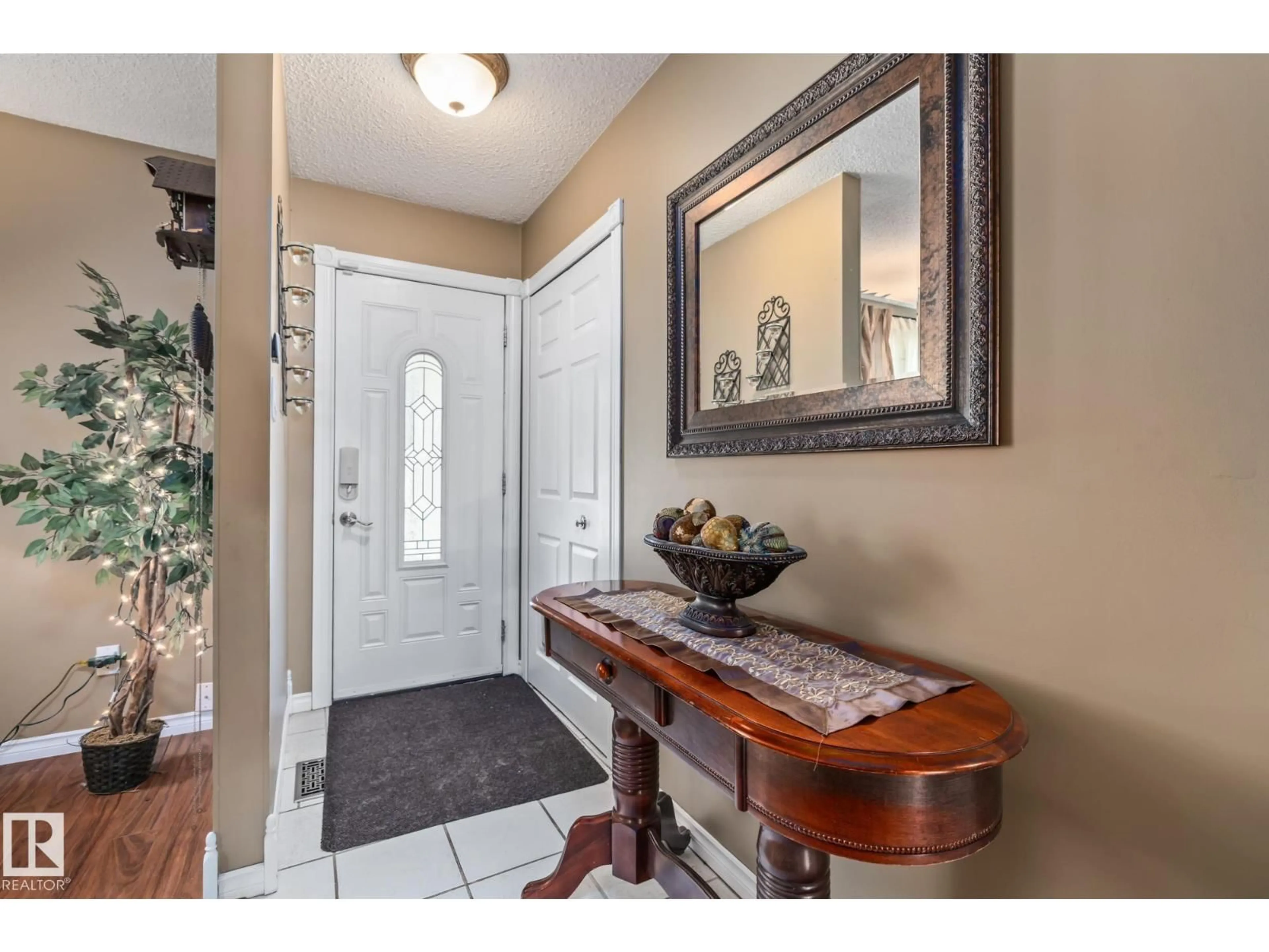Indoor entryway for 3 FALSTAFF AV, St. Albert Alberta T8N1V3