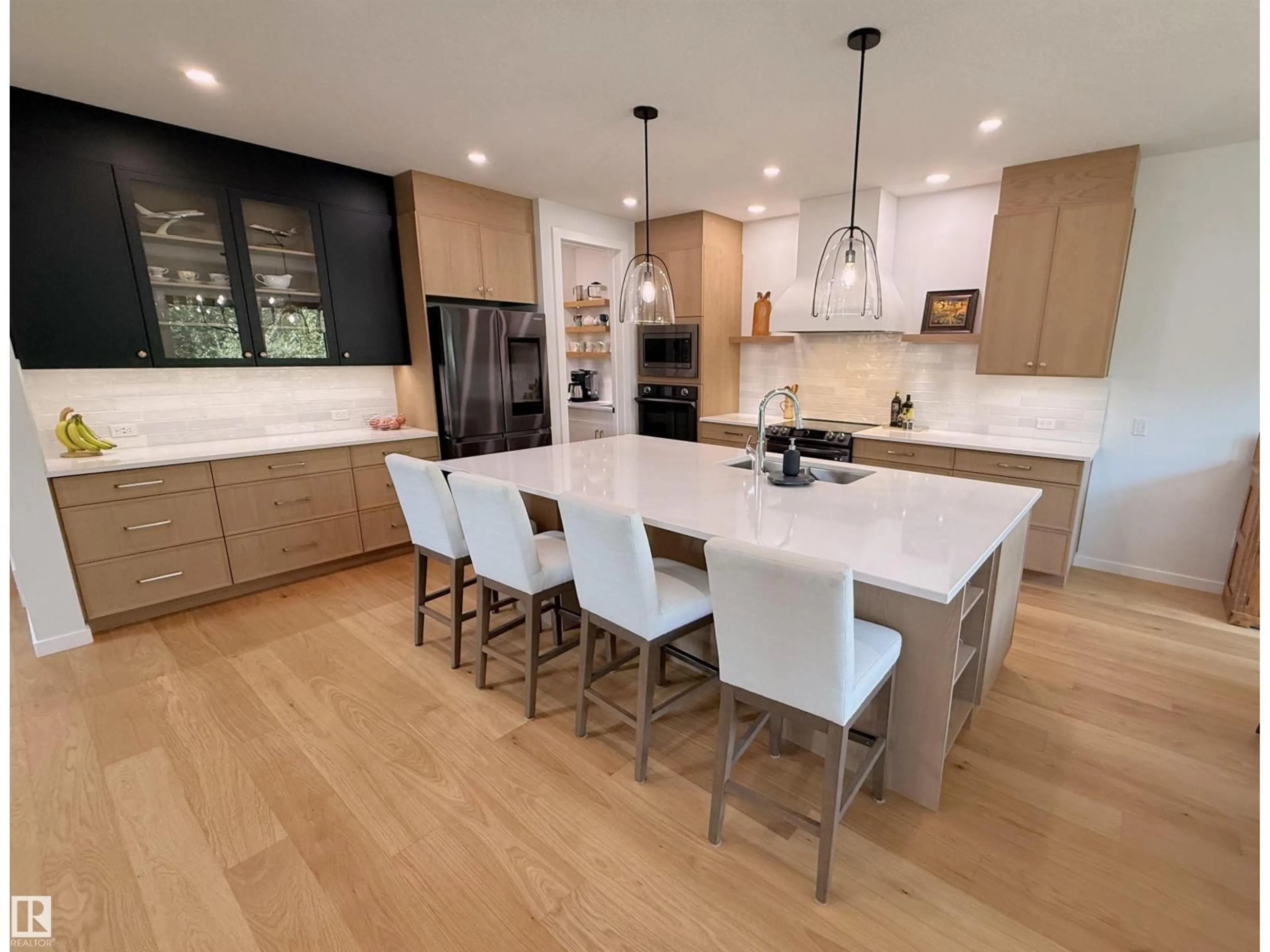 Contemporary kitchen, unknown for 8 ARTHUR WY, Spruce Grove Alberta T7X0Y4