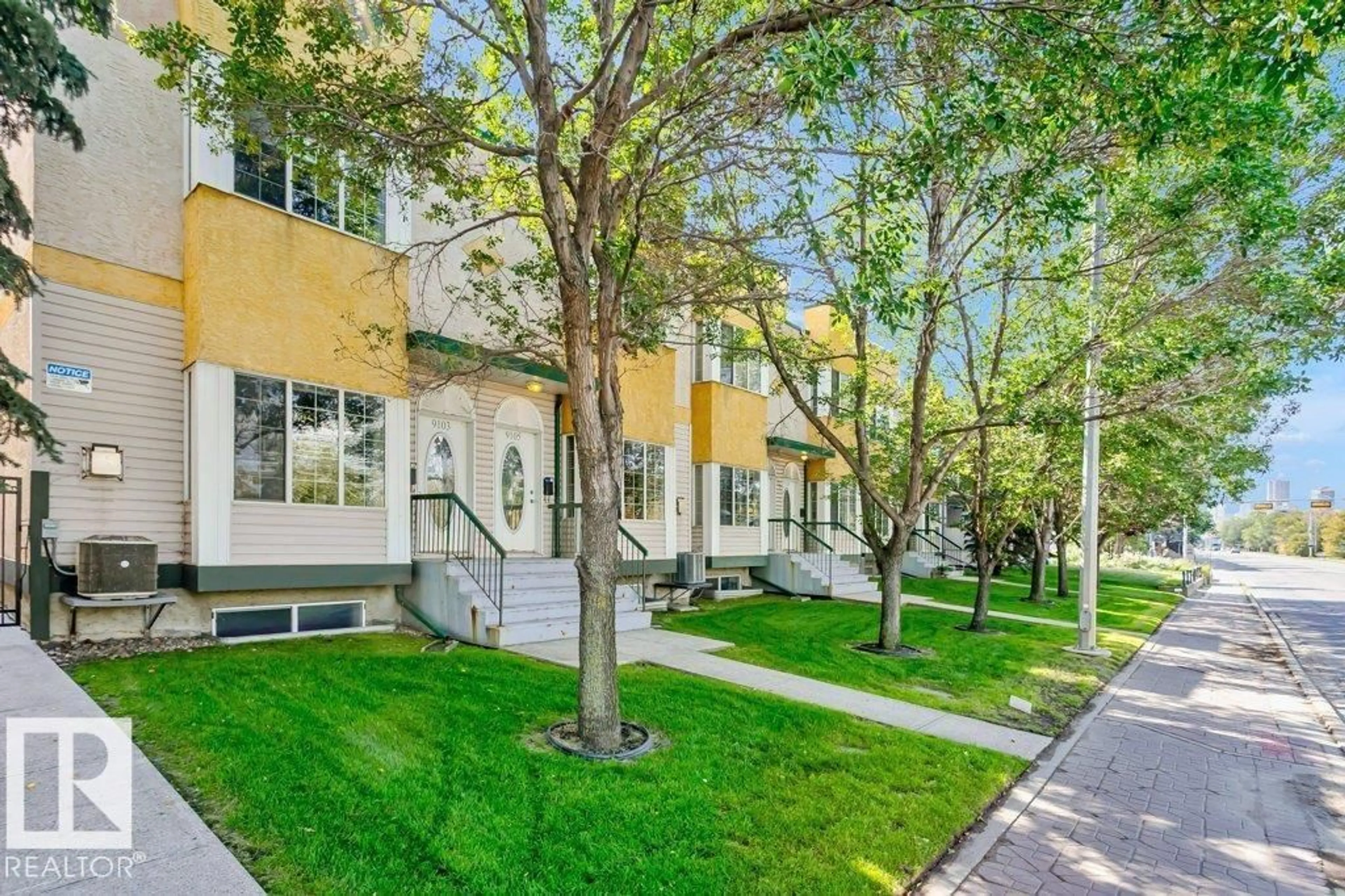 Patio, street for 9109 98 AV, Edmonton Alberta T6C4S5