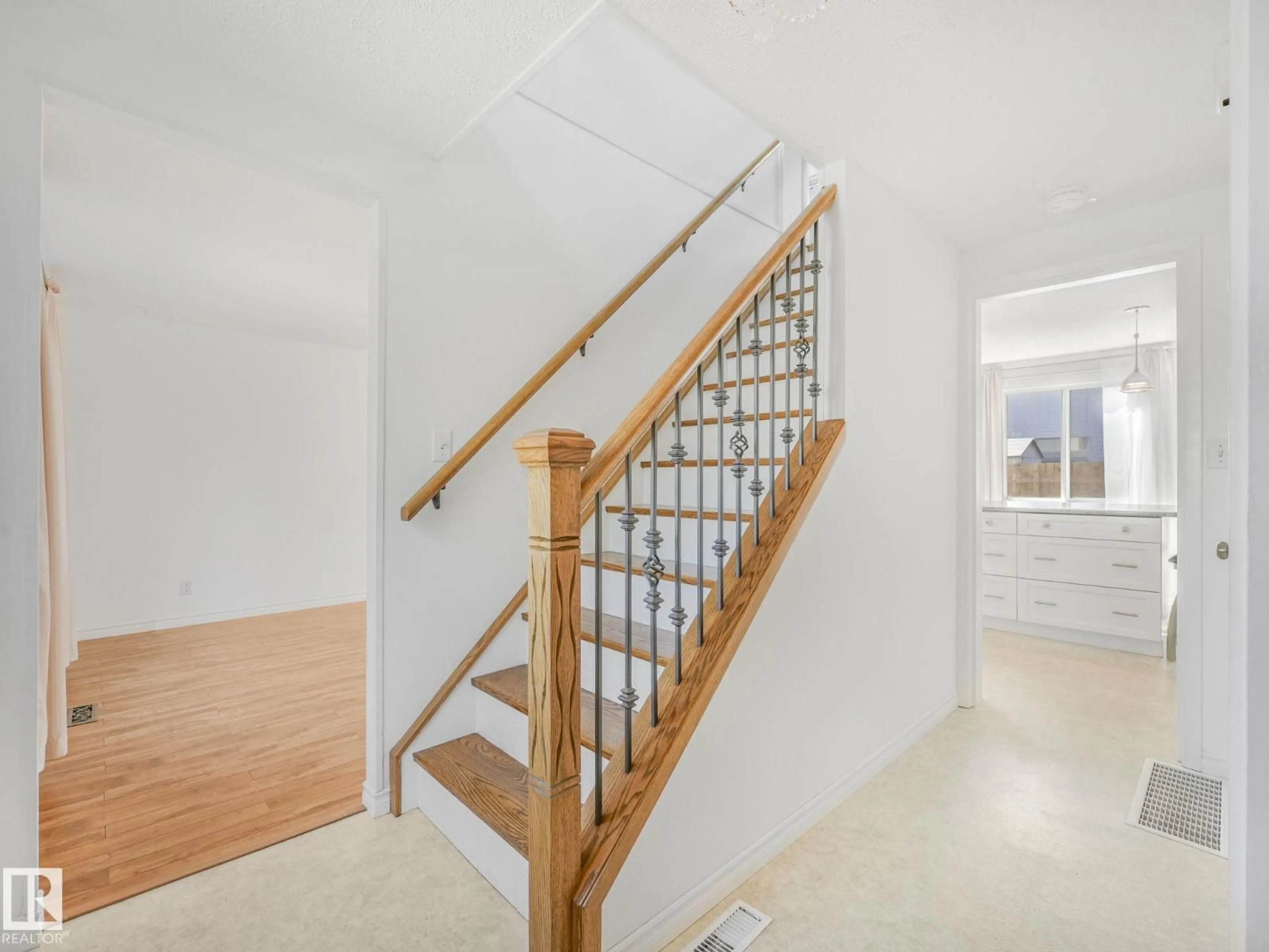 Stairs for 127 RIDGEWOOD TC, St. Albert Alberta T8N0E9