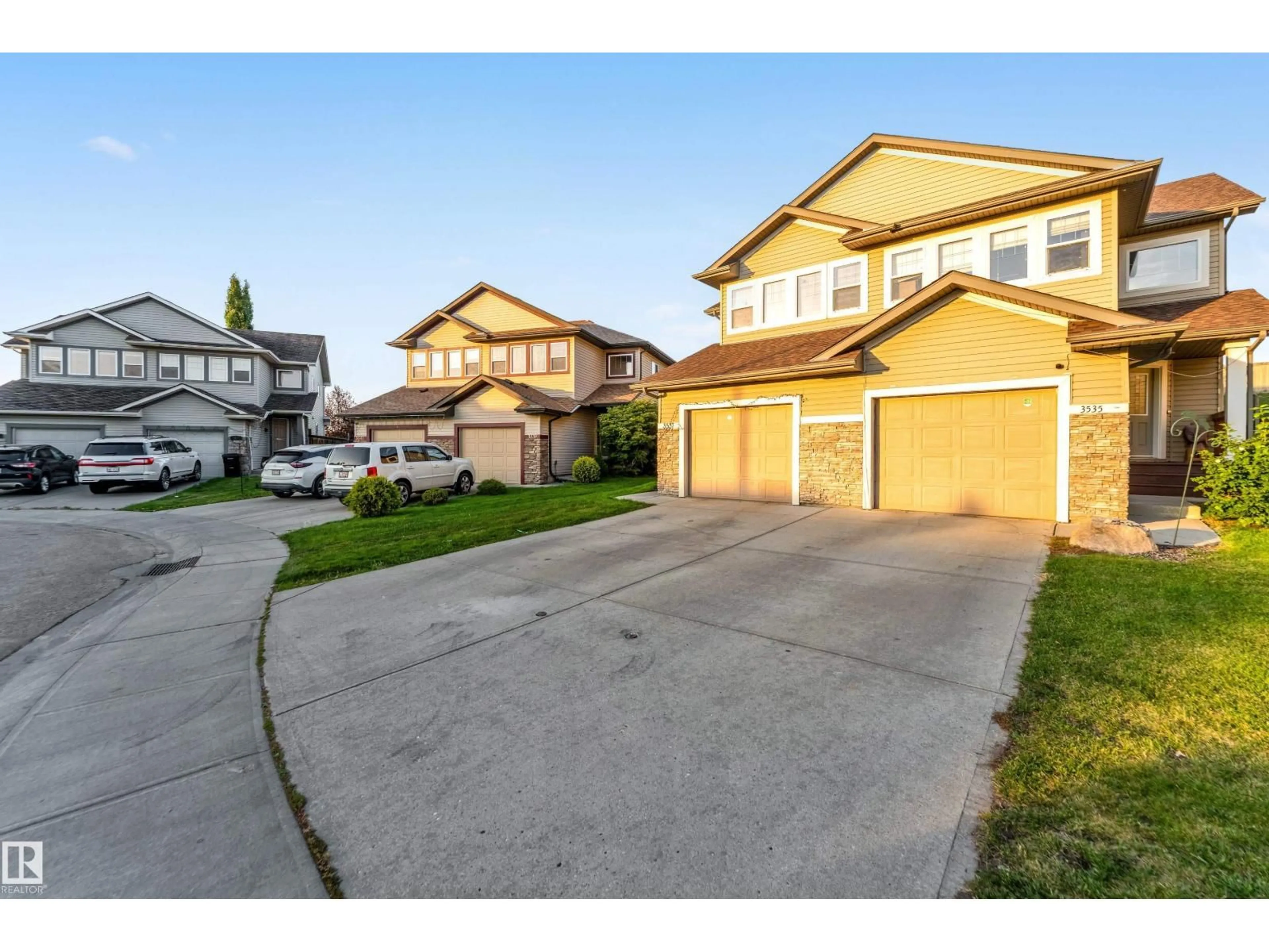 A pic from outside/outdoor area/front of a property/back of a property/a pic from drone, street for NW - 3537 11 ST, Edmonton Alberta T6T0J7