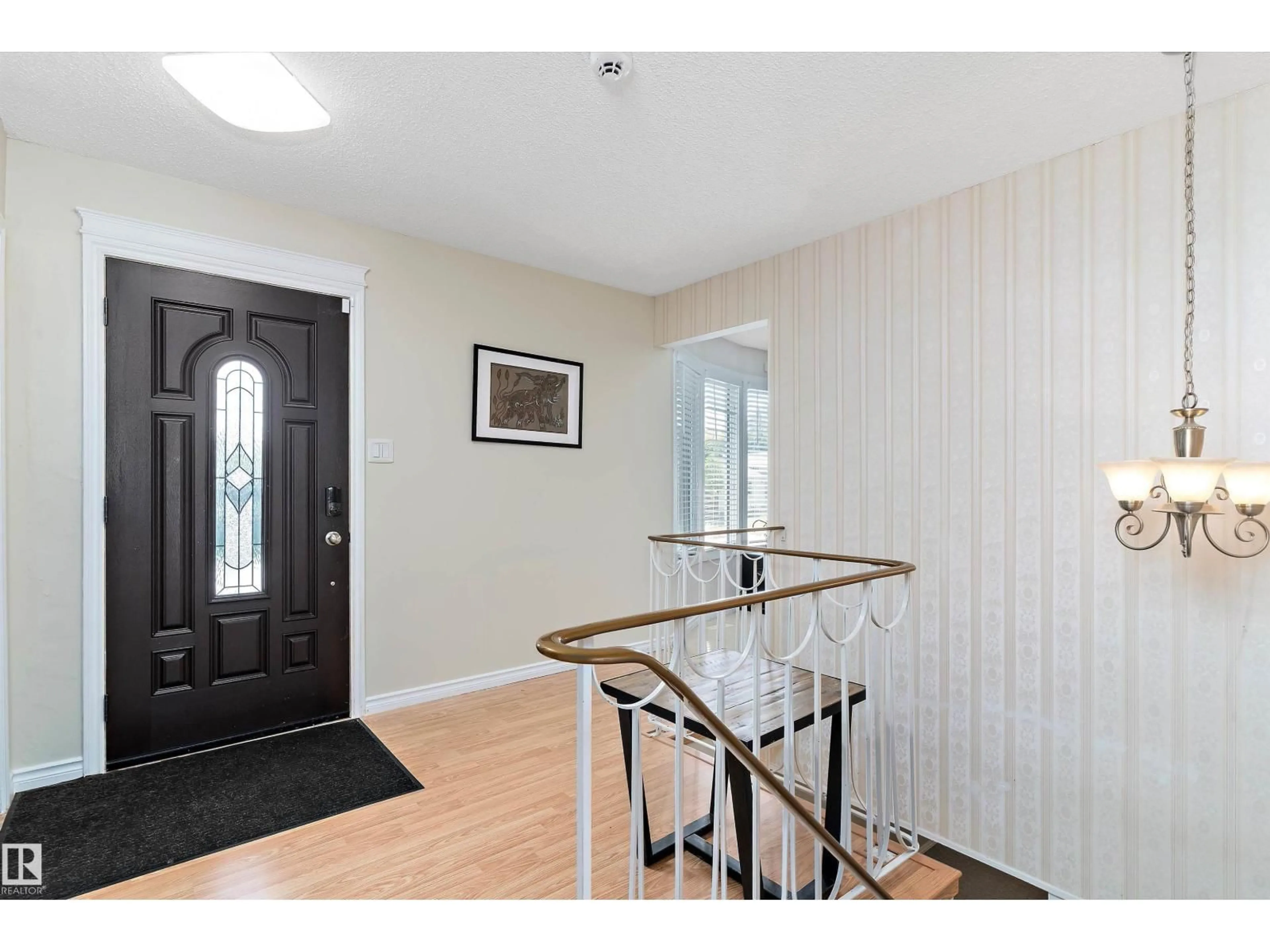 Indoor foyer for 7216 33 AV NW, Edmonton Alberta T6K1K3
