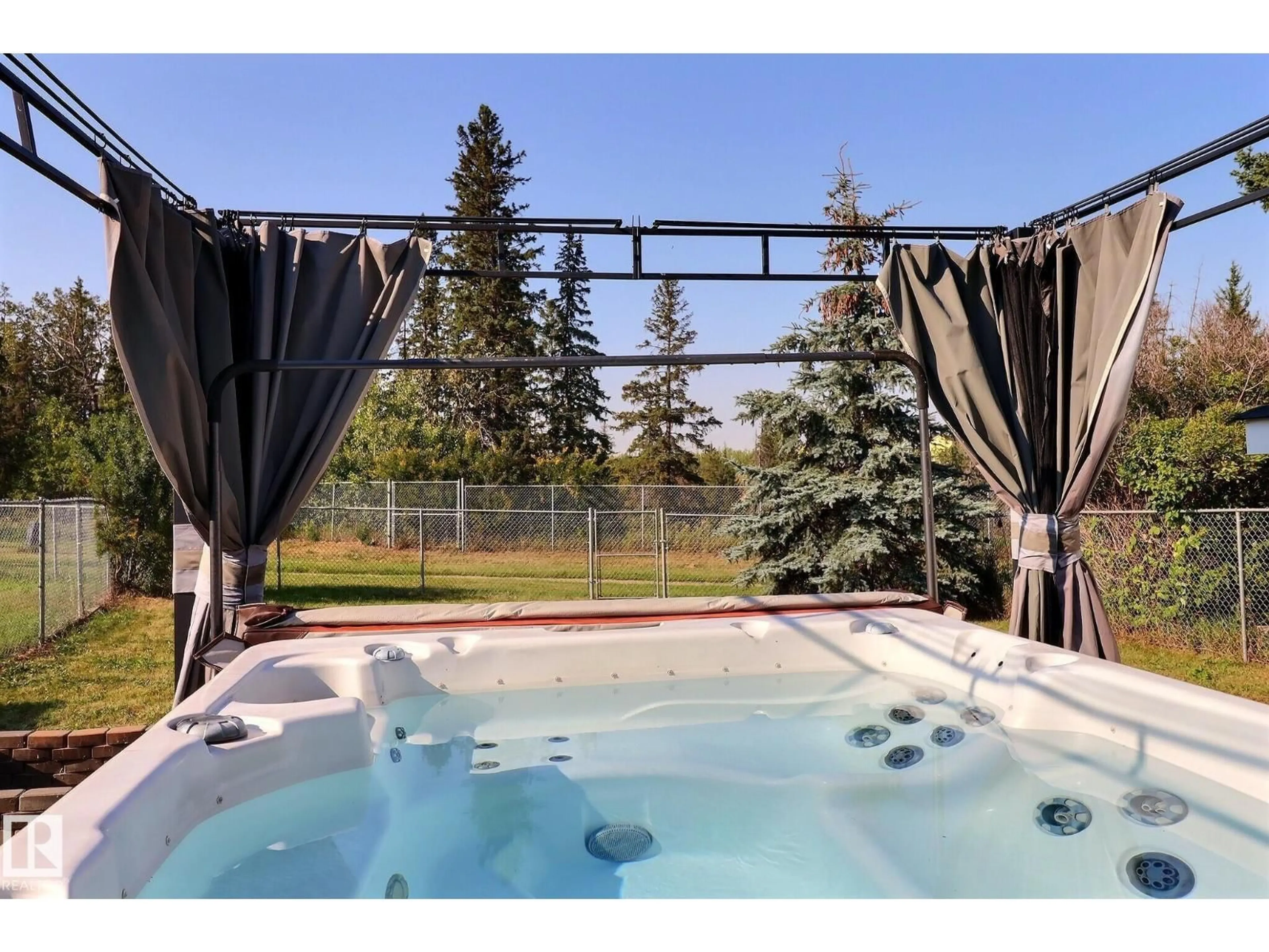 Pool for 508 EVERGREEN PA, Edmonton Alberta T5Y4M2