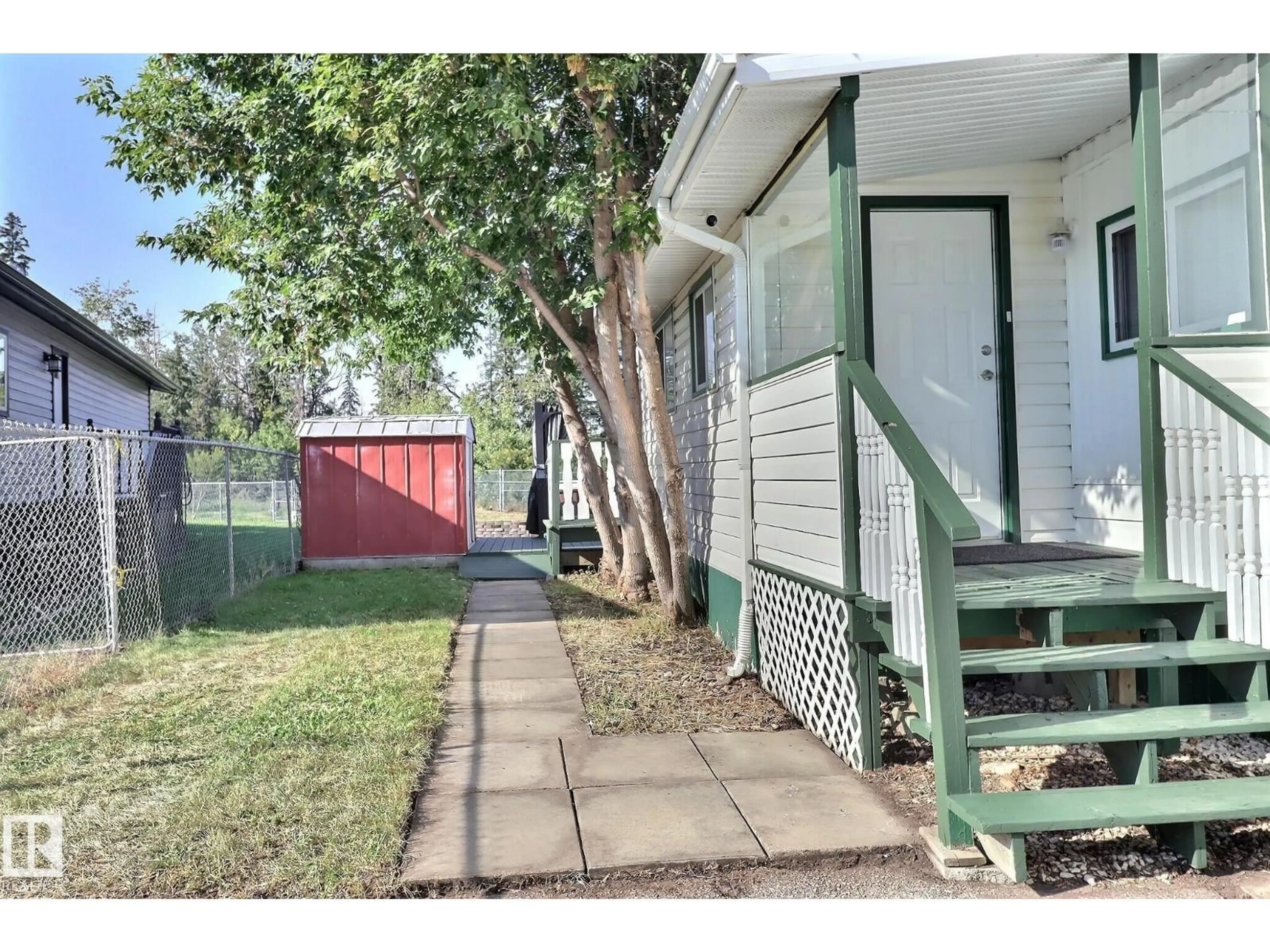 Patio, street for 508 EVERGREEN PA, Edmonton Alberta T5Y4M2