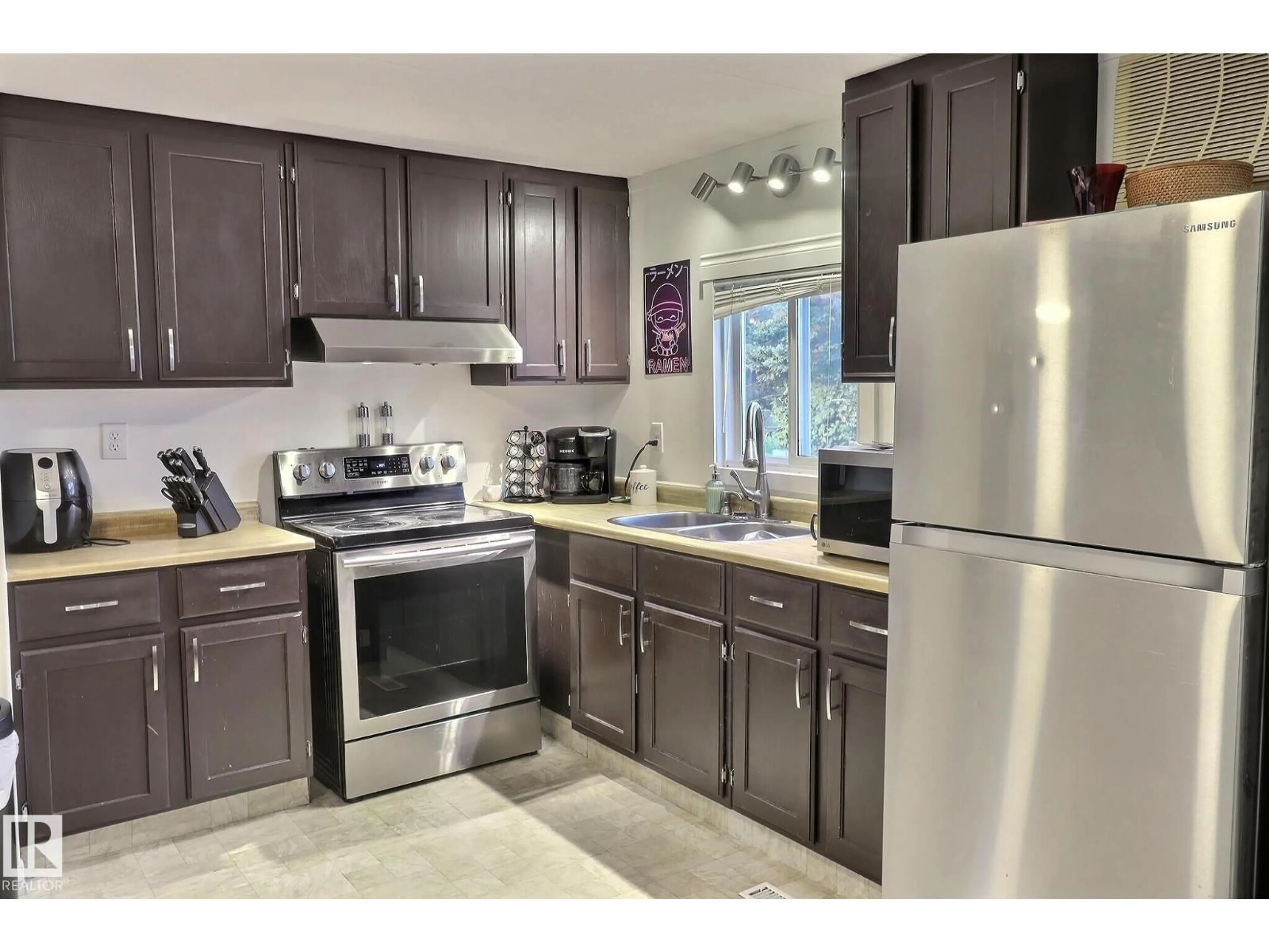 Standard kitchen, unknown for 508 EVERGREEN PA, Edmonton Alberta T5Y4M2
