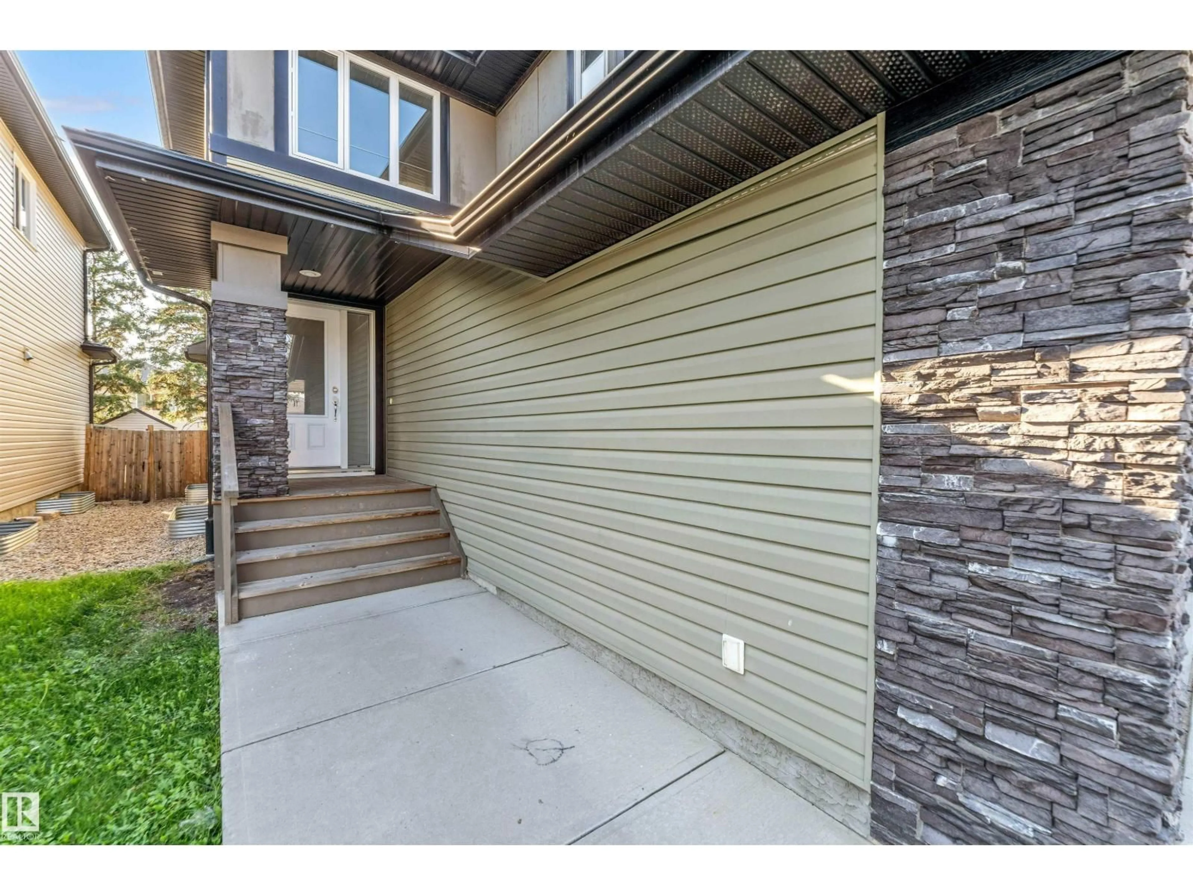 Unknown for 708 57 ST, Edmonton Alberta T6X0U6