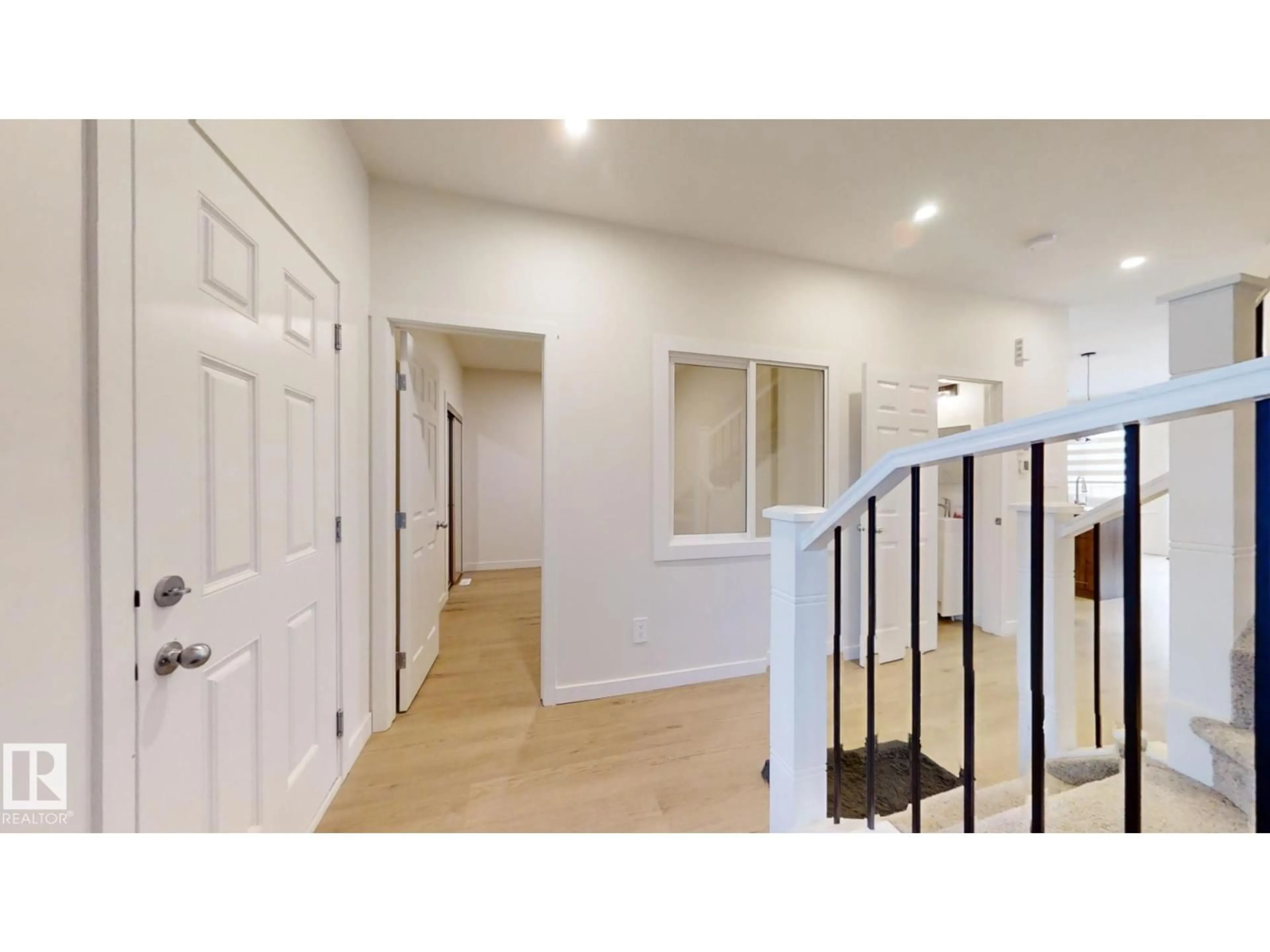 Indoor entryway for 2043 13 AV, Edmonton Alberta T6T2R8