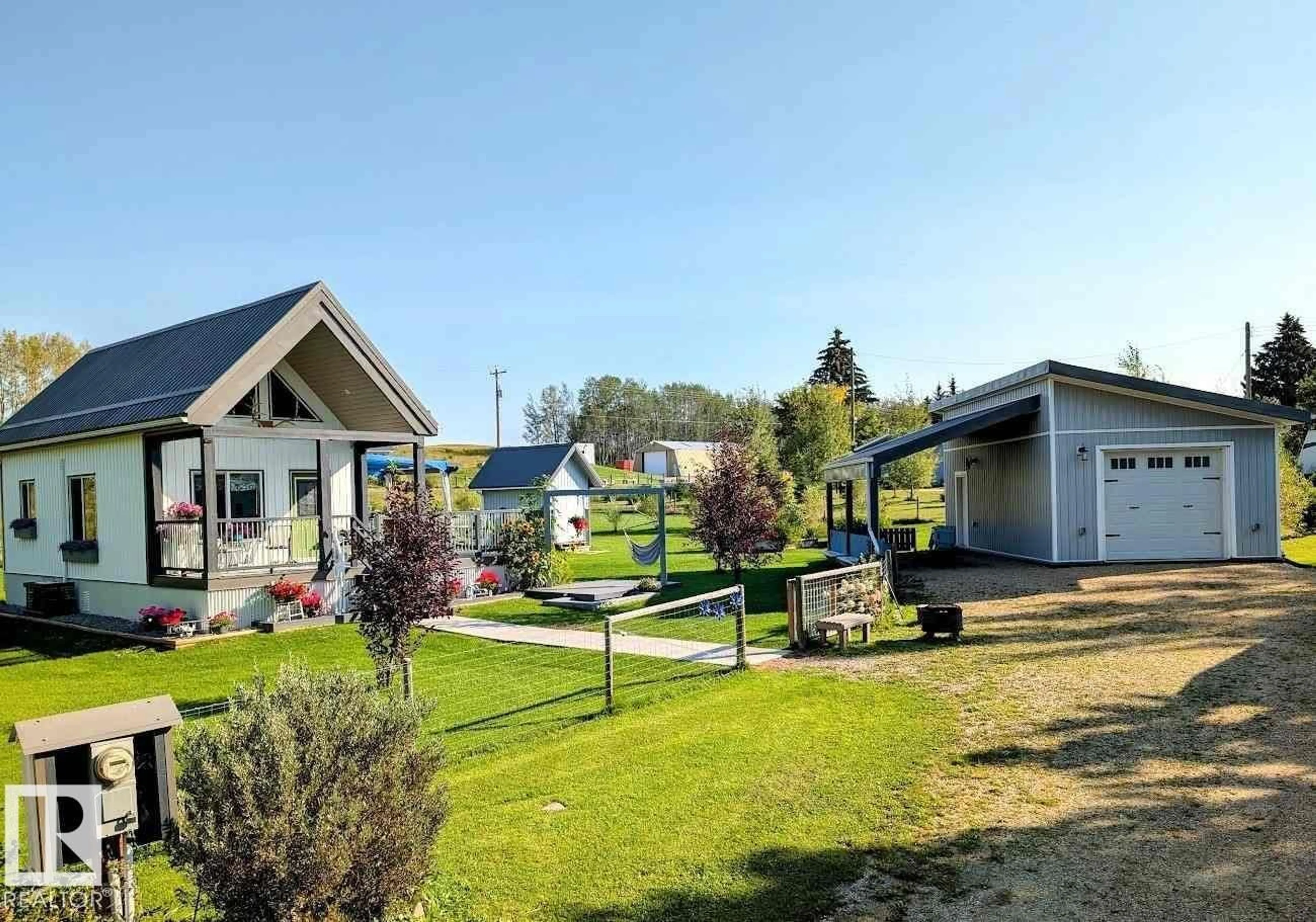 A pic from outside/outdoor area/front of a property/back of a property/a pic from drone, unknown for E - 410 5 ST, Winfield Alberta T0C2X0