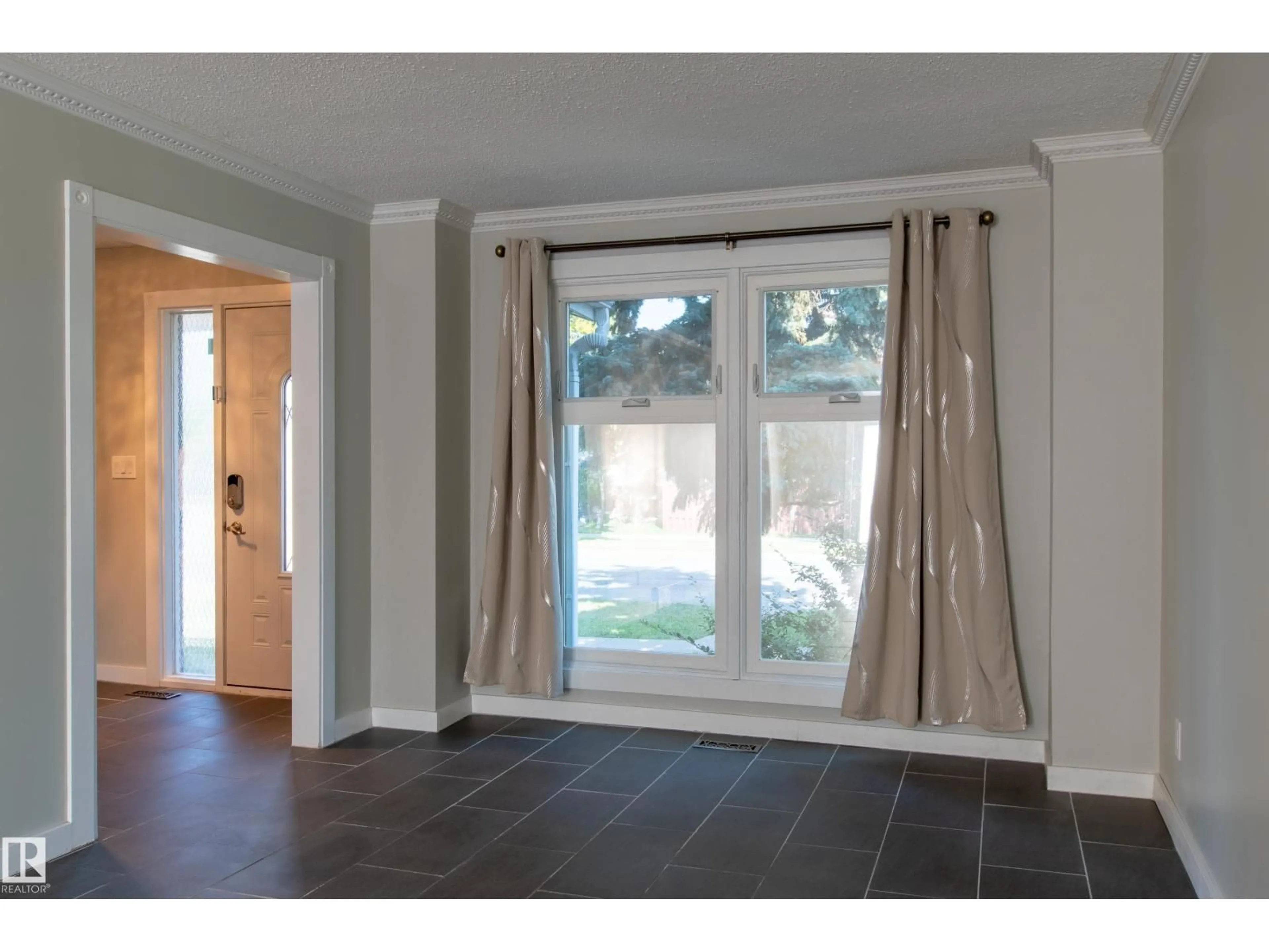 Indoor entryway for 18115 76 AV, Edmonton Alberta T5T2E9