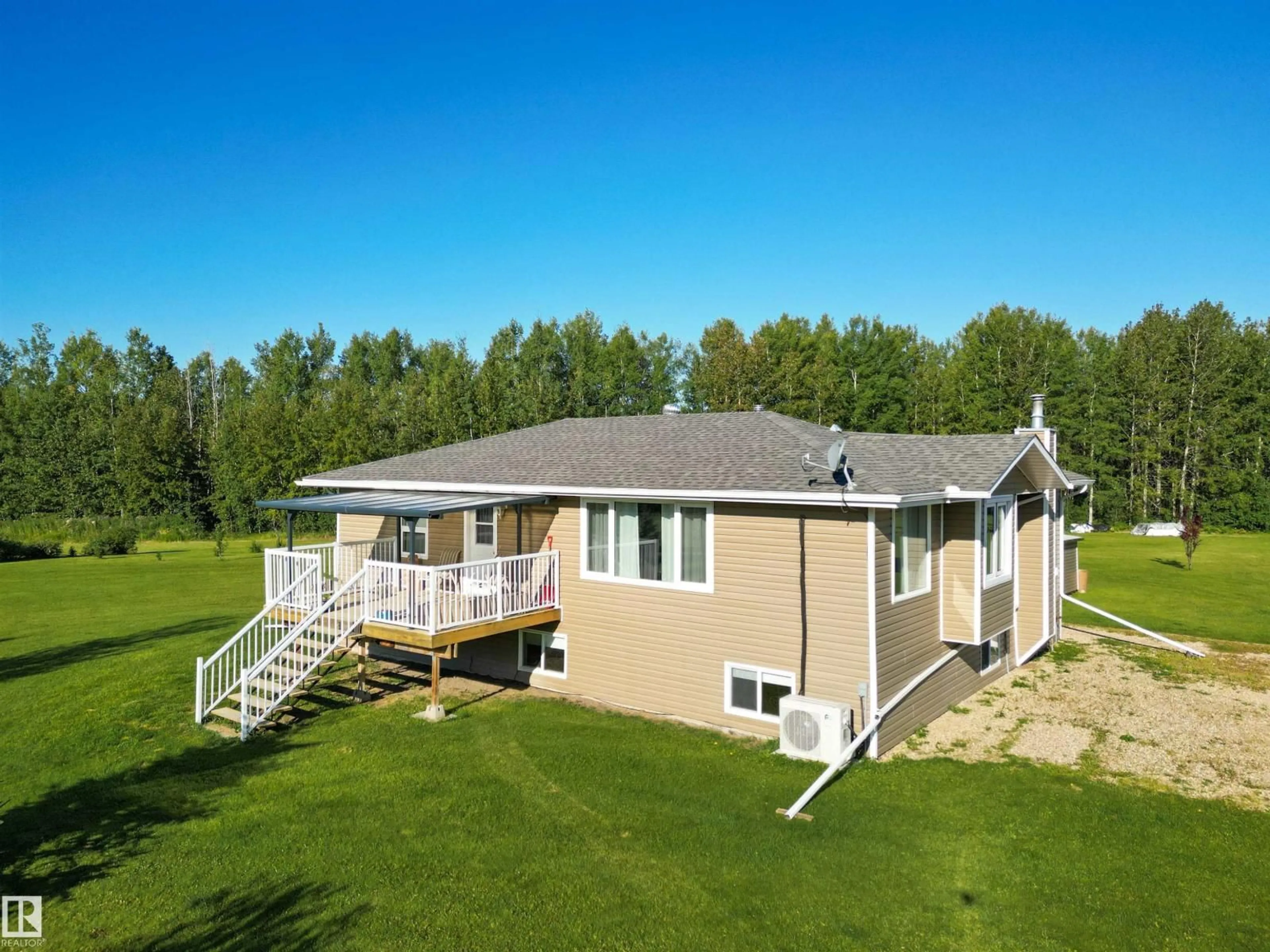 A pic from outside/outdoor area/front of a property/back of a property/a pic from drone, building for 49208 RGE RD 84, Rural Brazeau County Alberta T7A2A3