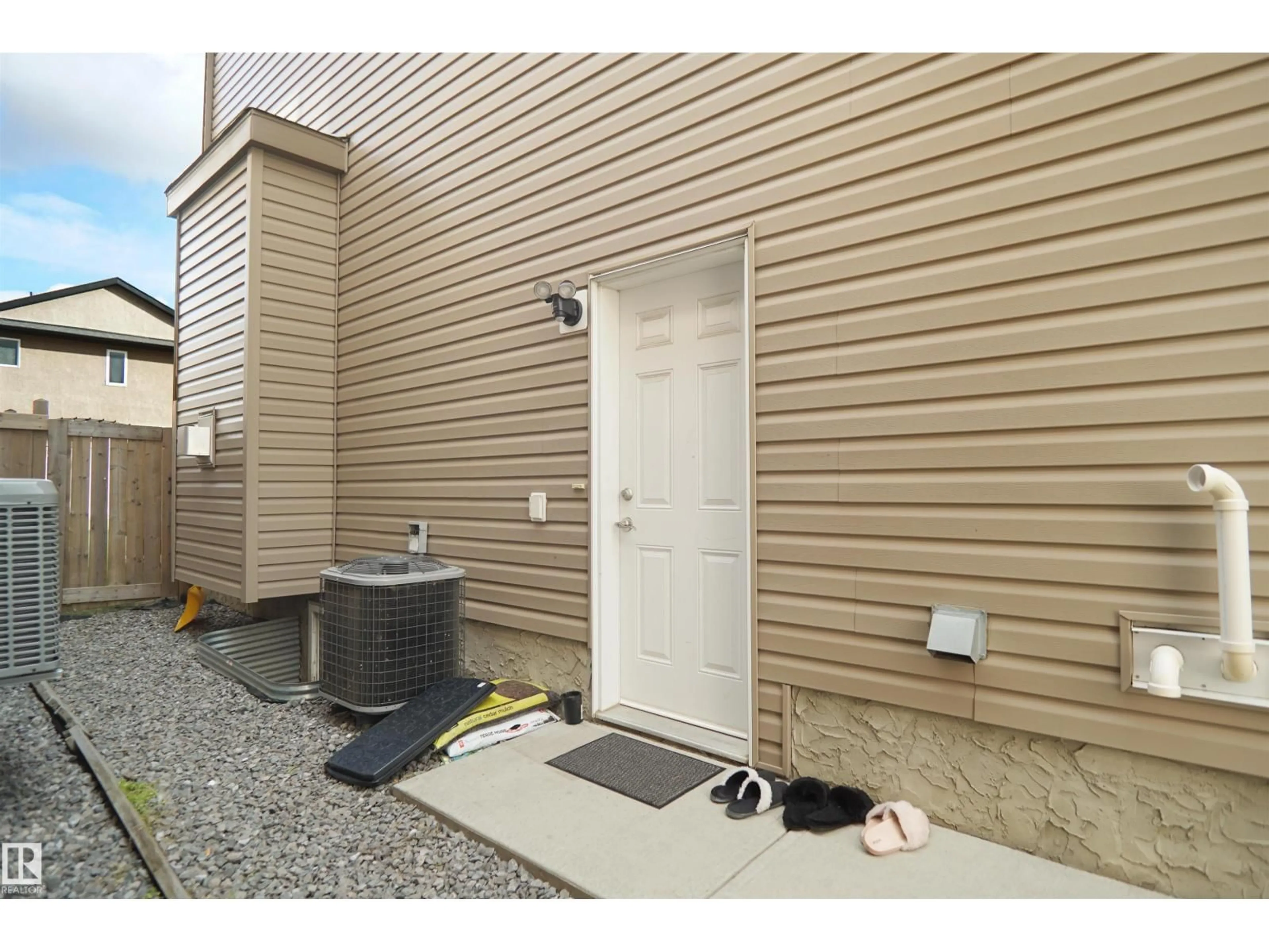 Unknown for 17007 62 ST, Edmonton Alberta T5Y2V9
