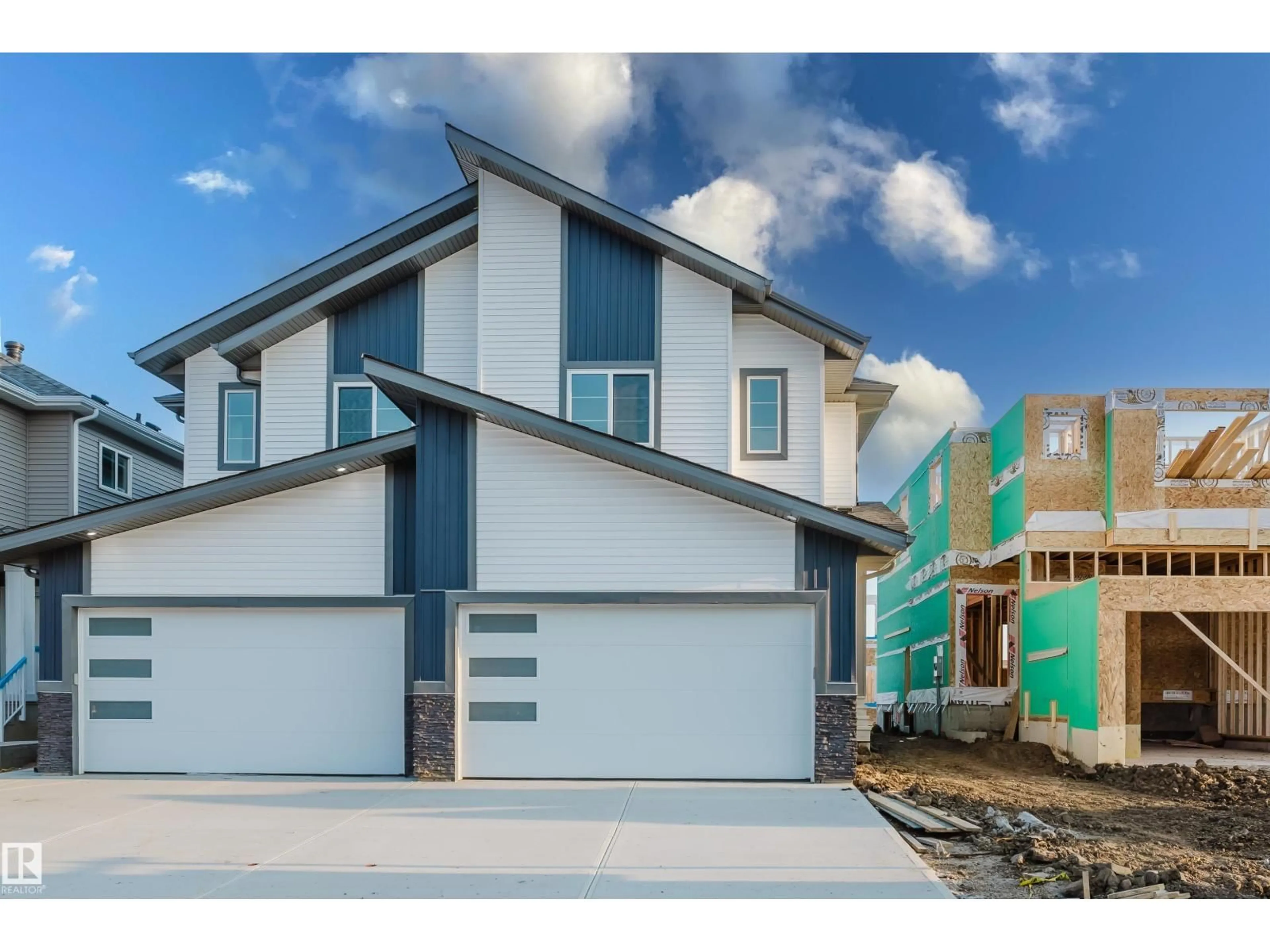 Home with vinyl exterior material, street for 929 19 AV, Edmonton Alberta T6T2X4
