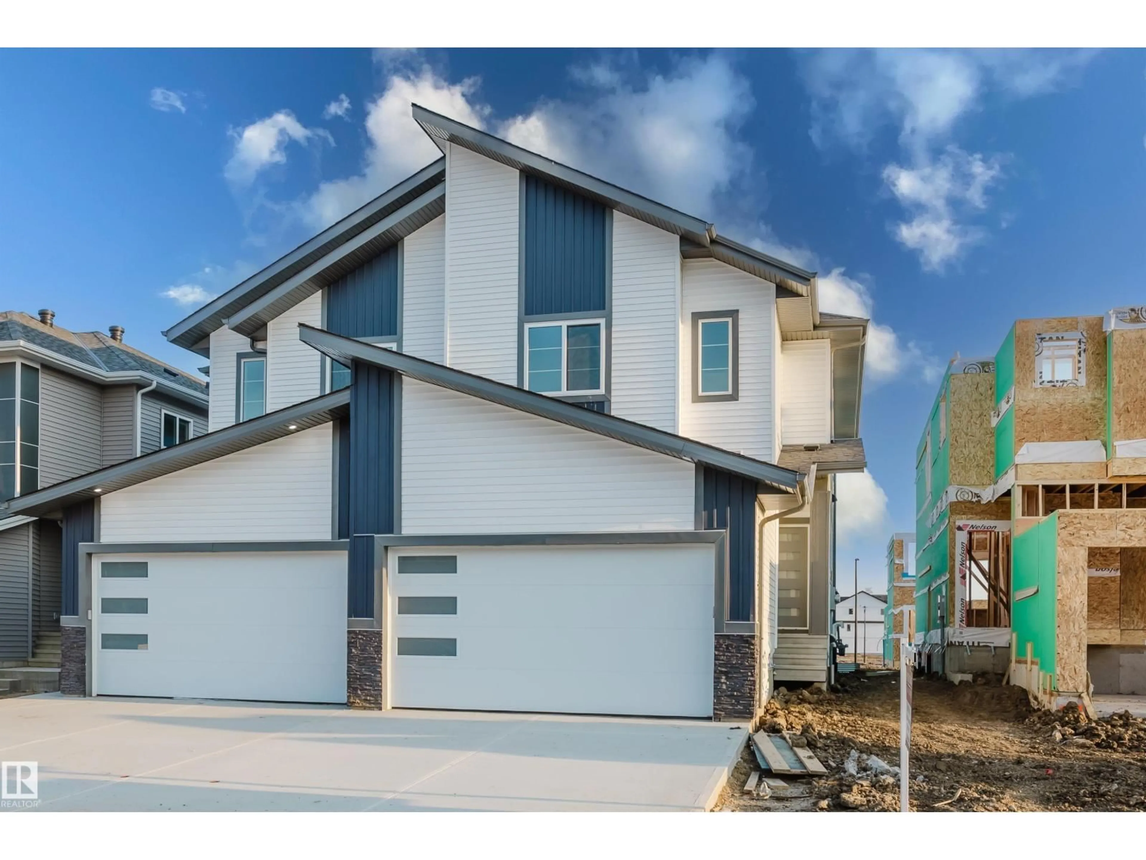 Home with vinyl exterior material, street for 929 19 AV, Edmonton Alberta T6T2X4