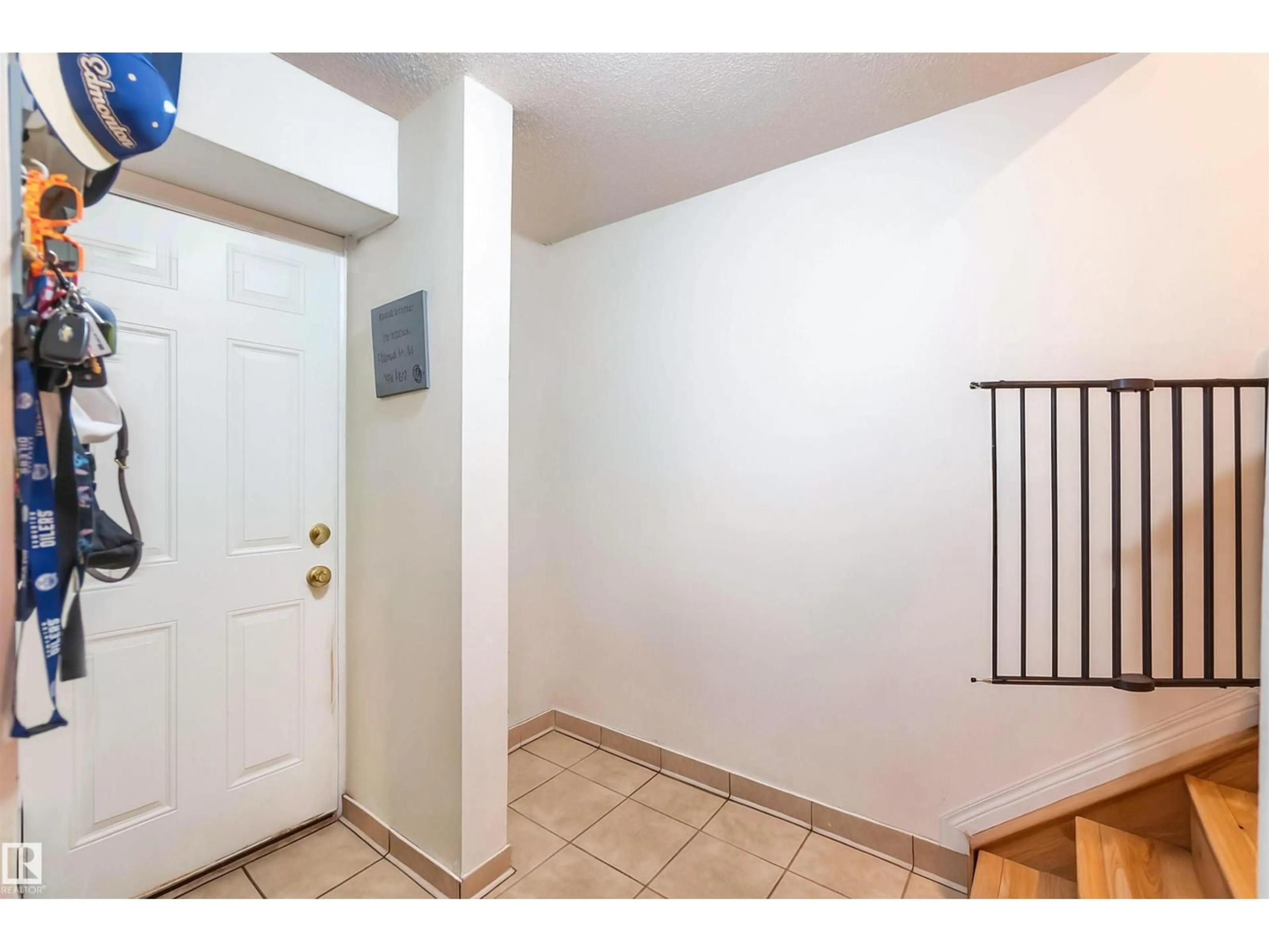 Indoor entryway for 15 - 14205 82 ST, Edmonton Alberta T5E2V7