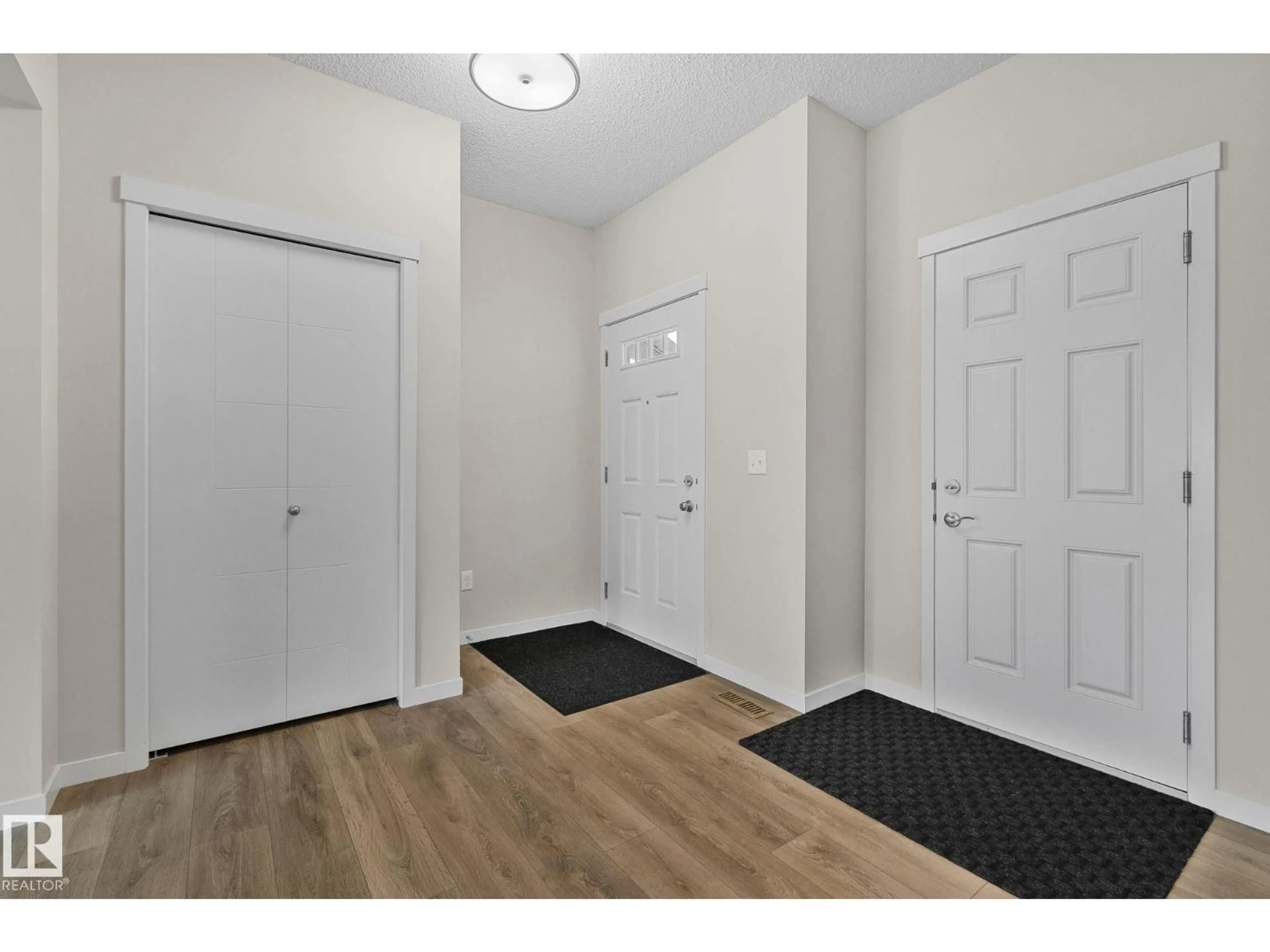 Indoor entryway for 1436 29 STREET, Edmonton Alberta T6T1A8