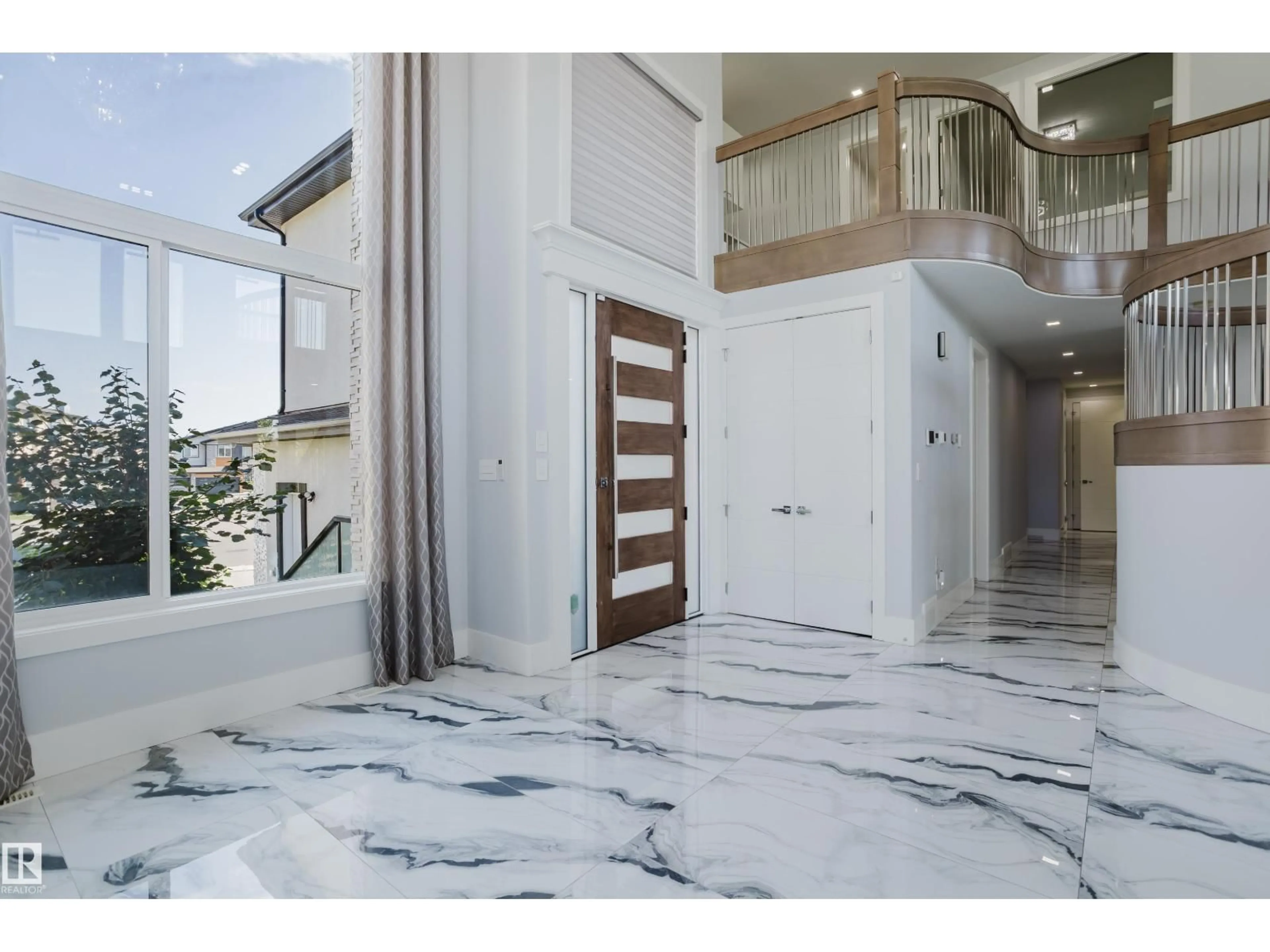 Indoor foyer for 1440 25 ST, Edmonton Alberta T6T2K7