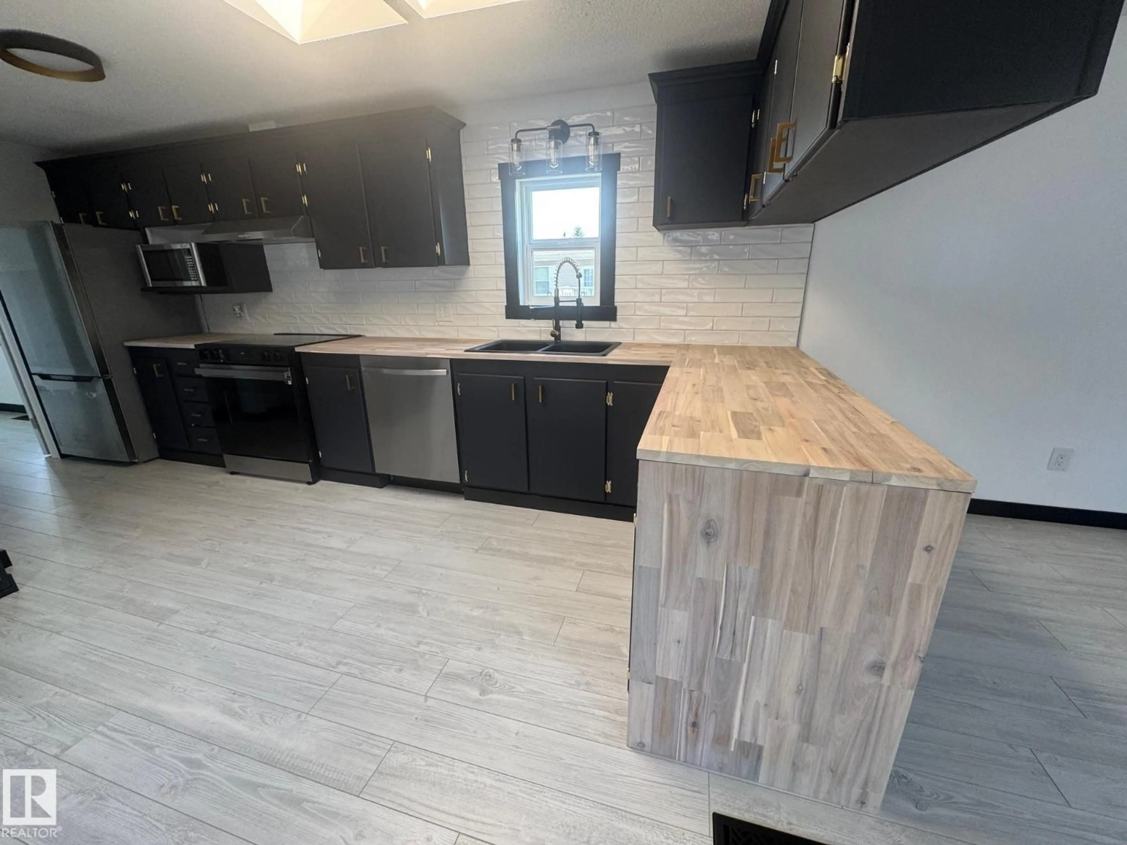 Open concept kitchen, unknown for 835 53222 RGE RD 272, Rural Parkland County Alberta T7X3R2