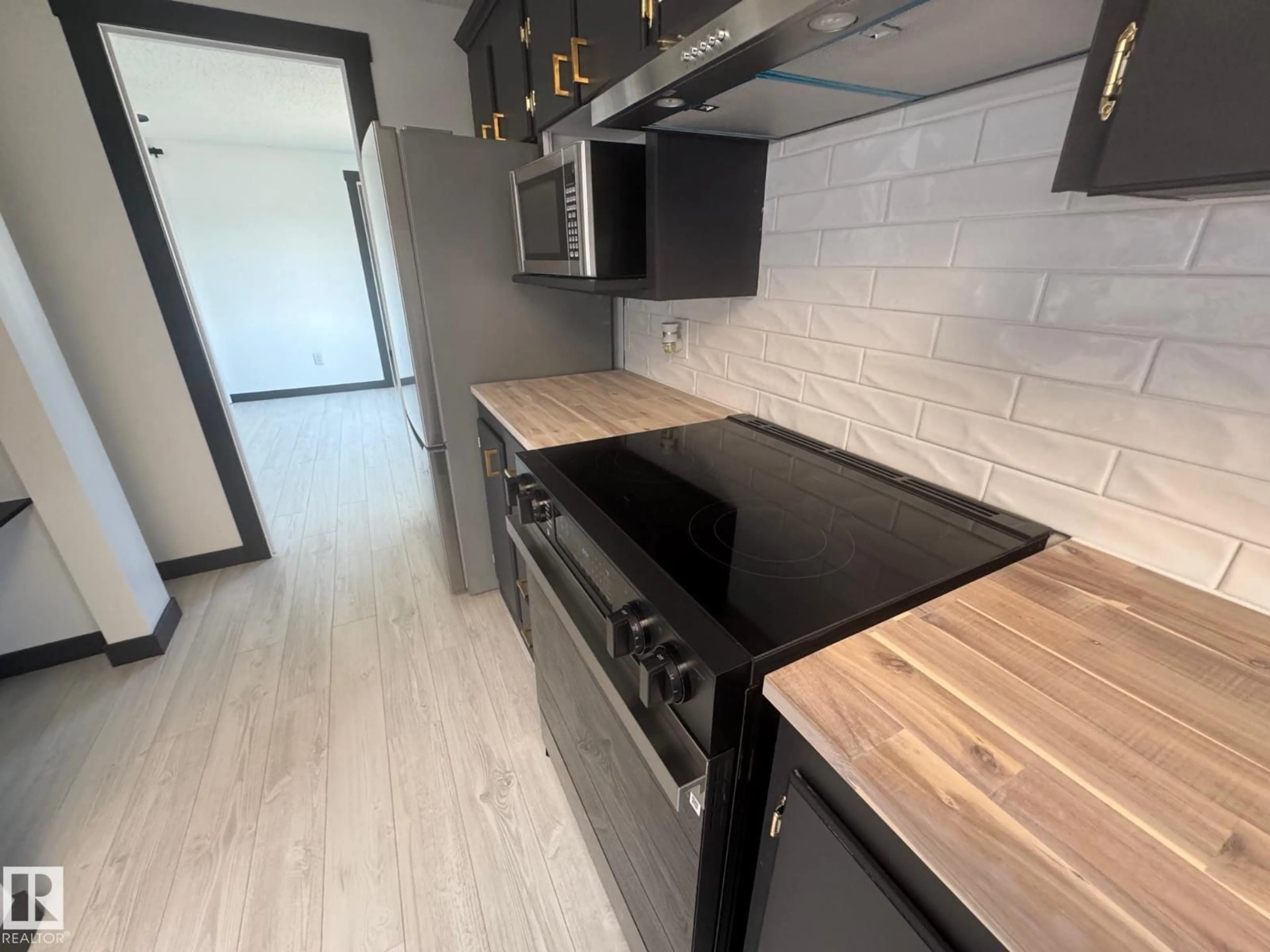 Standard kitchen, unknown for 835 53222 RGE RD 272, Rural Parkland County Alberta T7X3R2