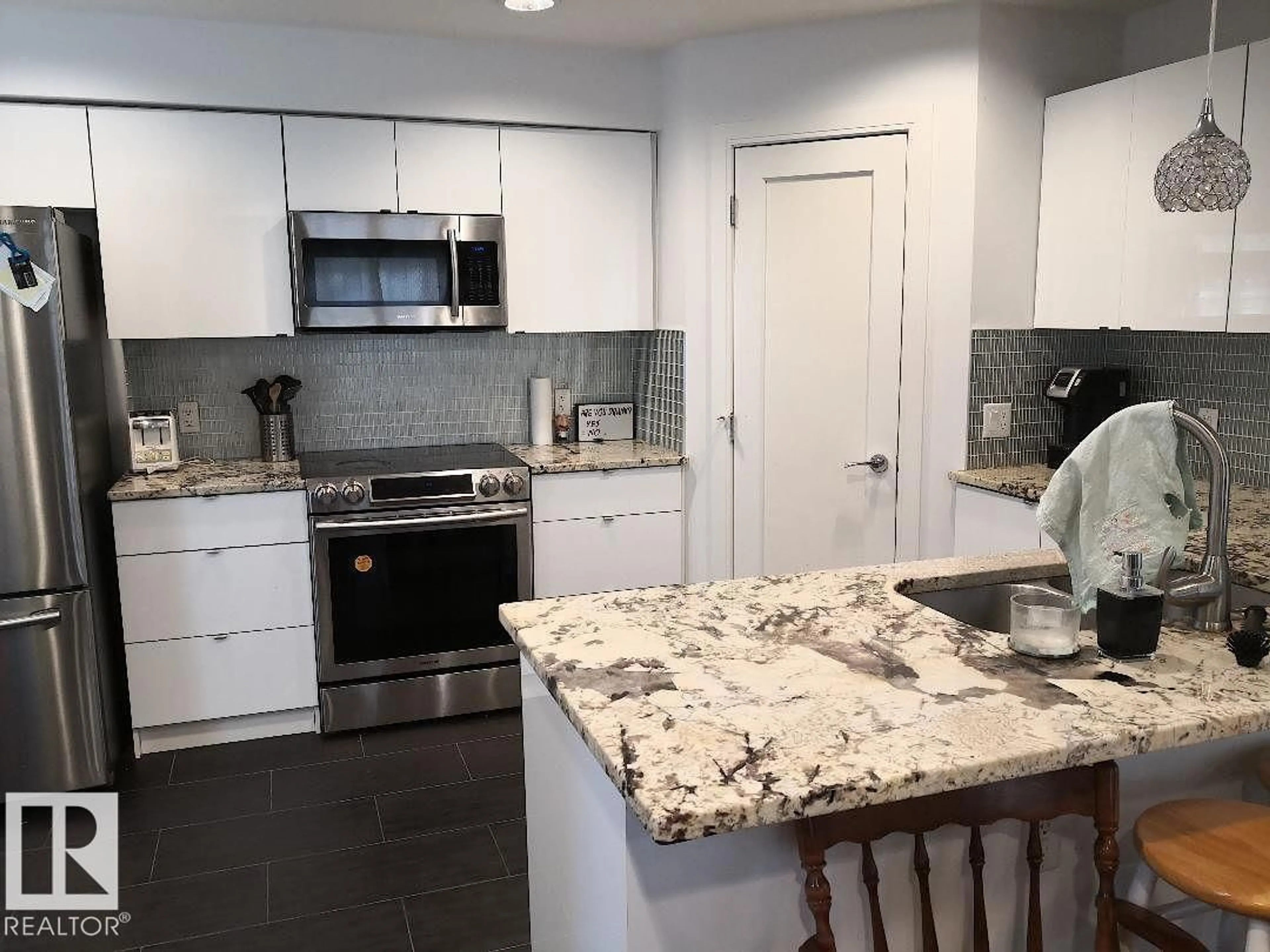 Open concept kitchen, ceramic/tile floor for 10922 81 AV, Edmonton Alberta T6G0S2