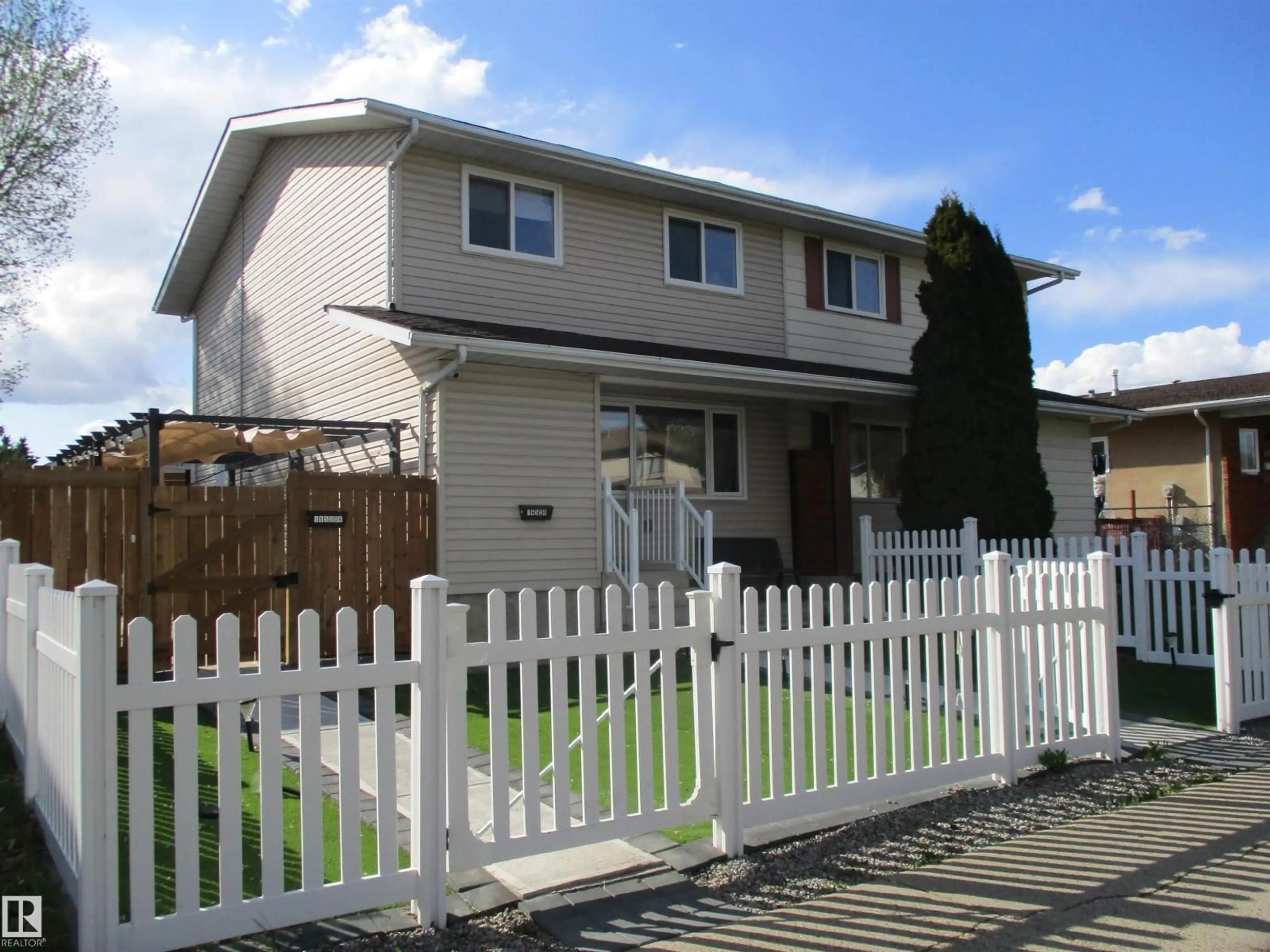 Home with vinyl exterior material, street for NW - 16520 115 ST, Edmonton Alberta T5X3V4