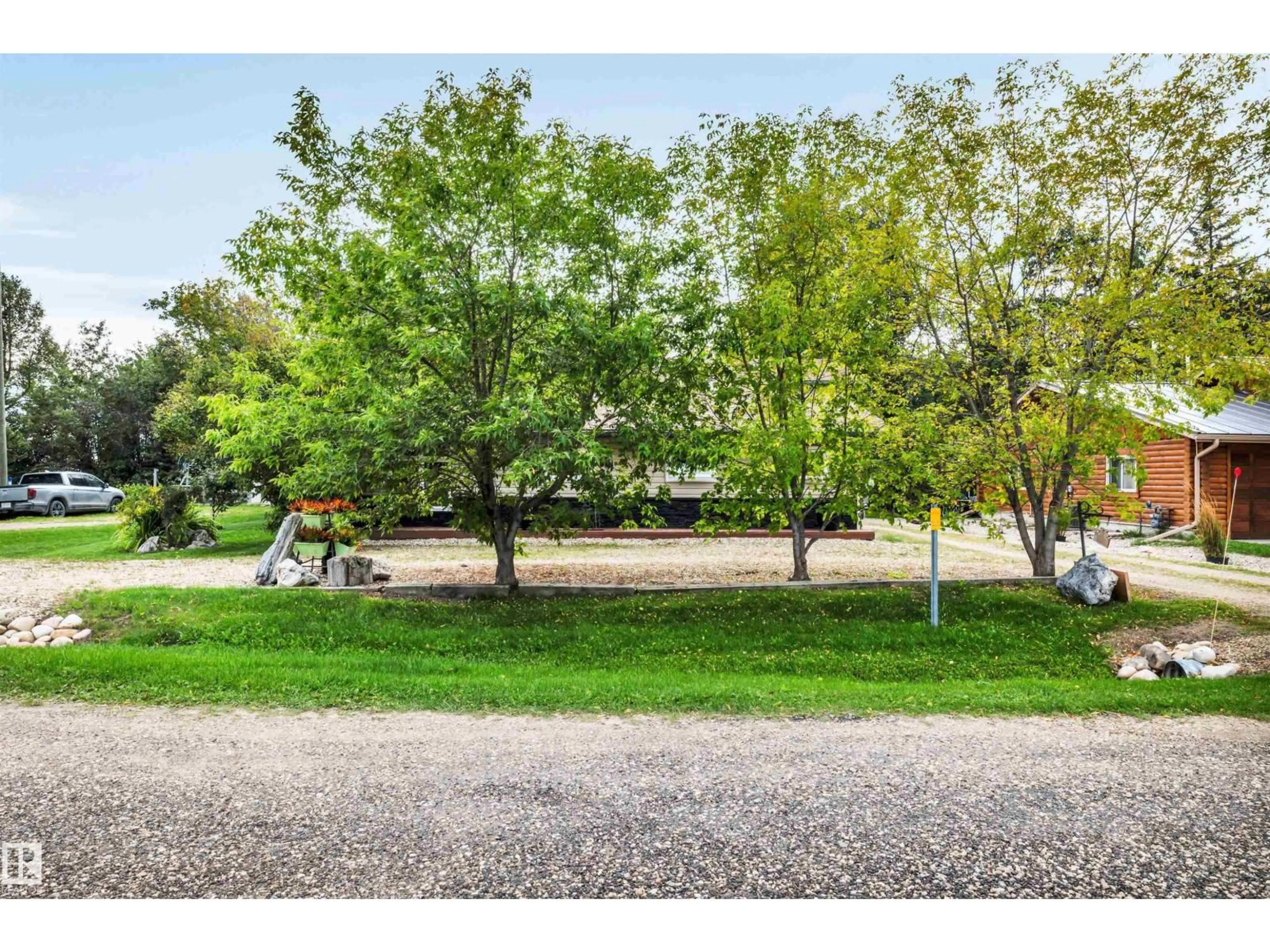 A pic from outside/outdoor area/front of a property/back of a property/a pic from drone, unknown for 605 6TH ST, Rural Lac Ste. Anne County Alberta T0E1A0