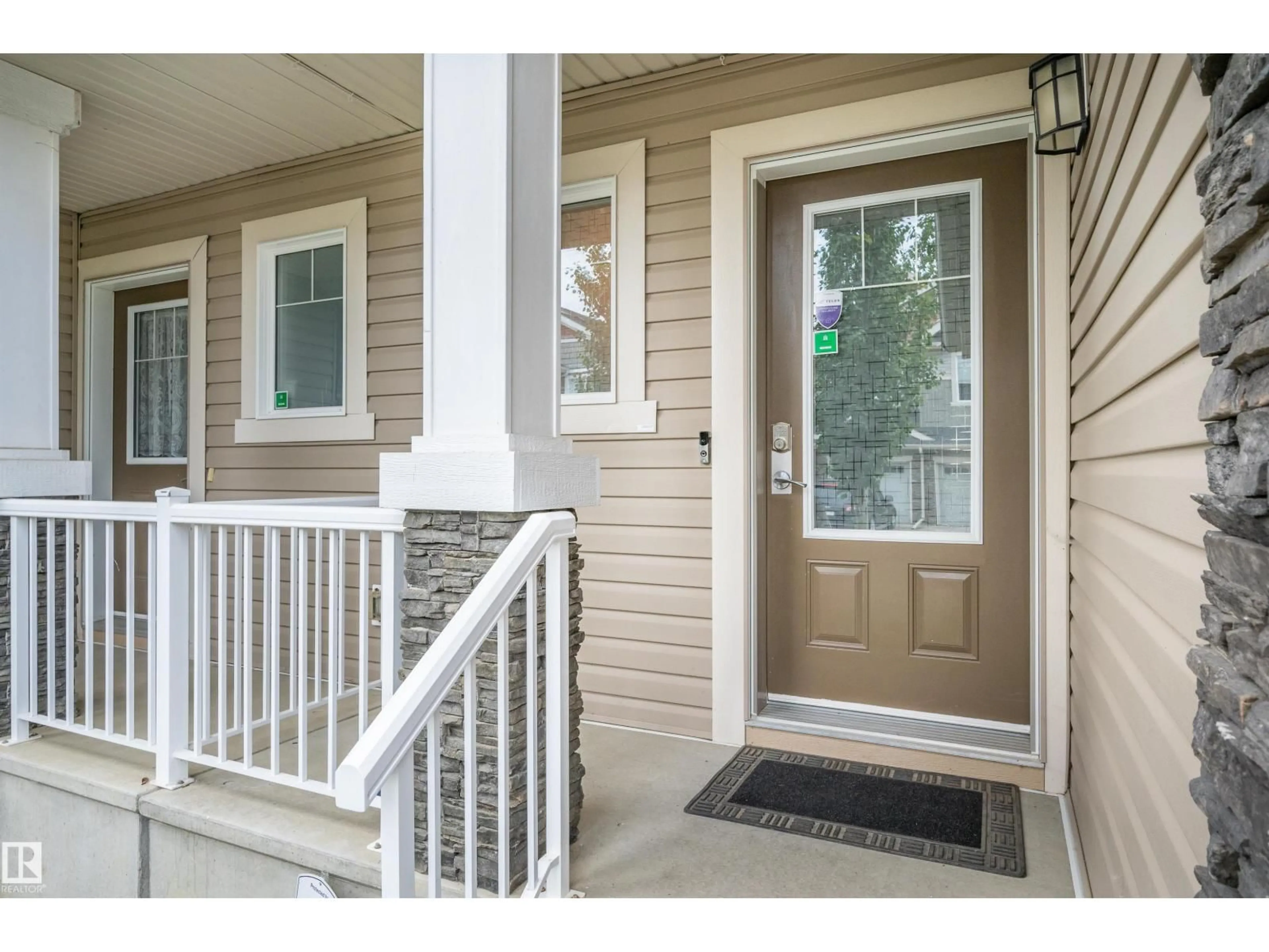 Indoor entryway for 2004 - 46 TRUMPETER WY, Edmonton Alberta T5S0J9