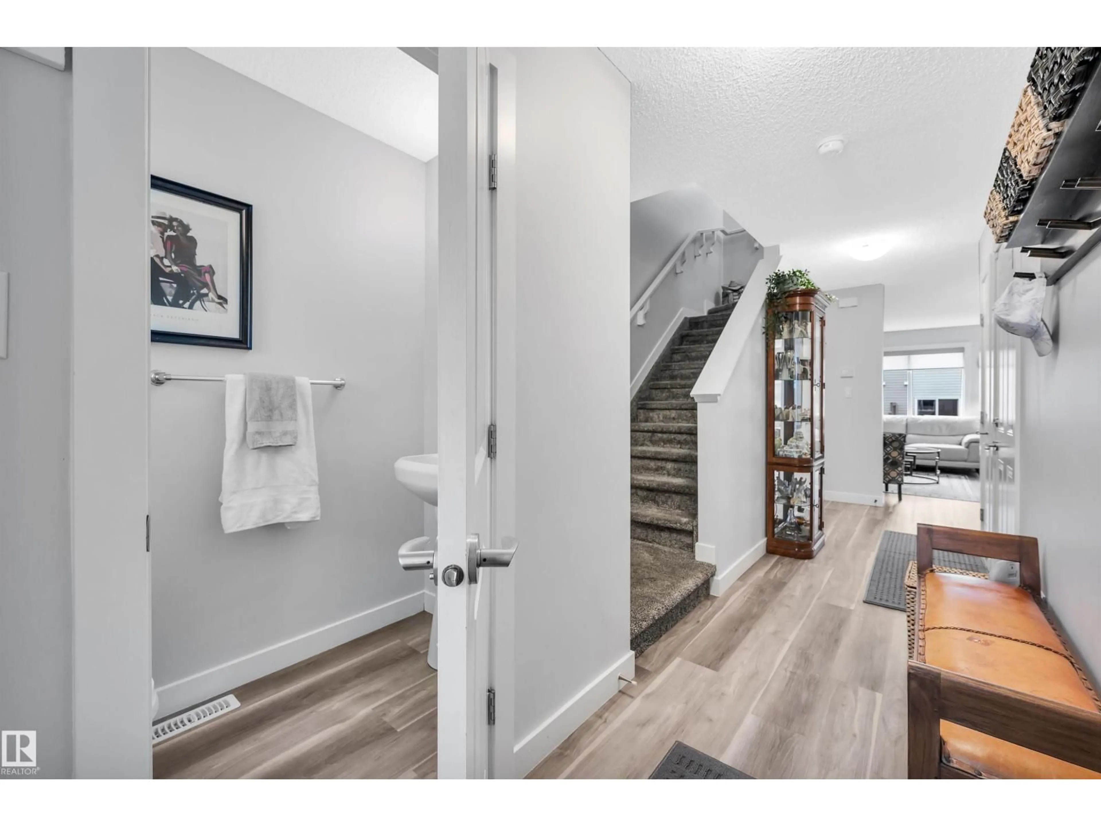 Indoor entryway for 2004 - 46 TRUMPETER WY, Edmonton Alberta T5S0J9