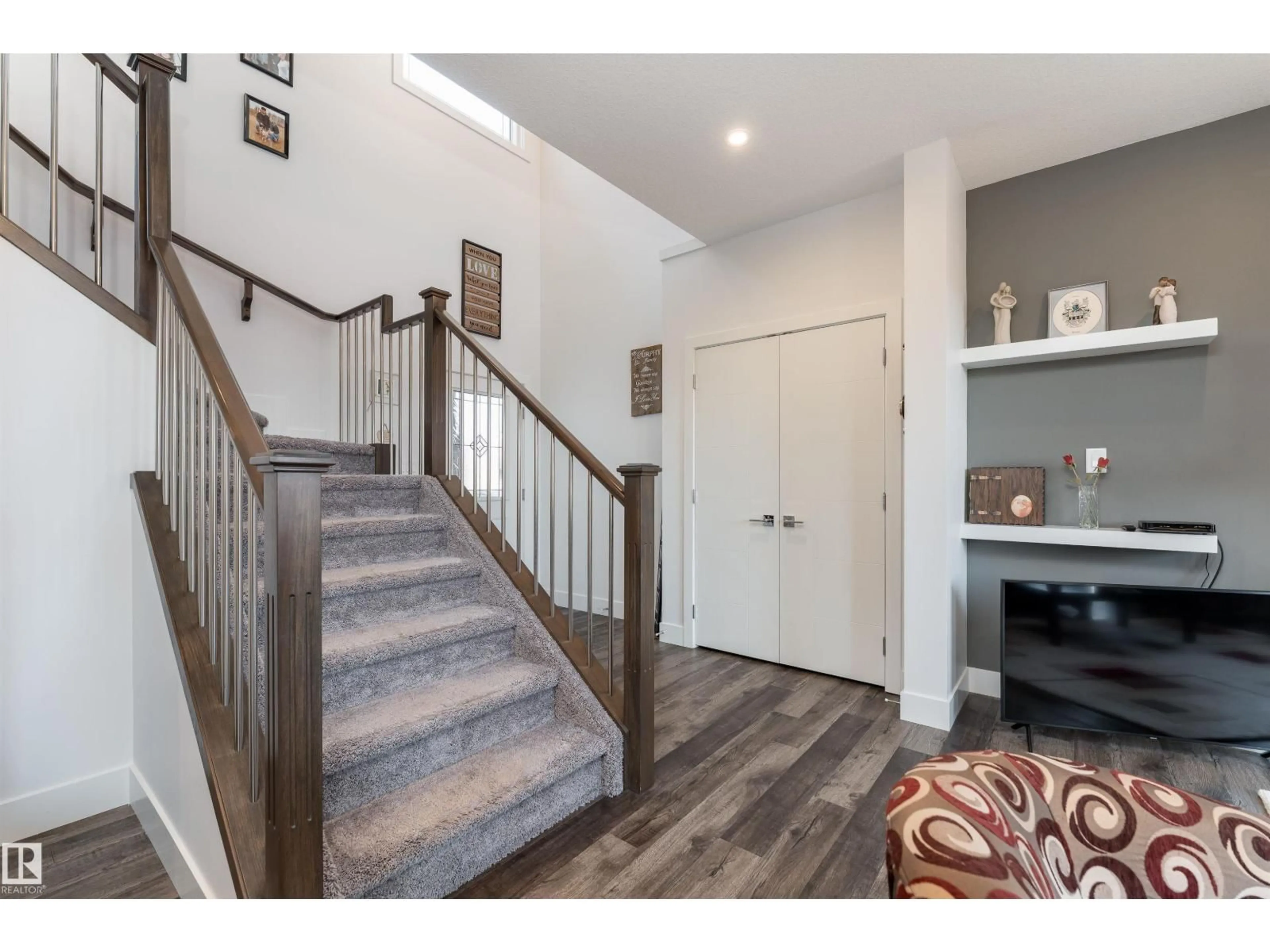 Indoor entryway for 37 WALLACE PT, Fort Saskatchewan Alberta T8L0W6