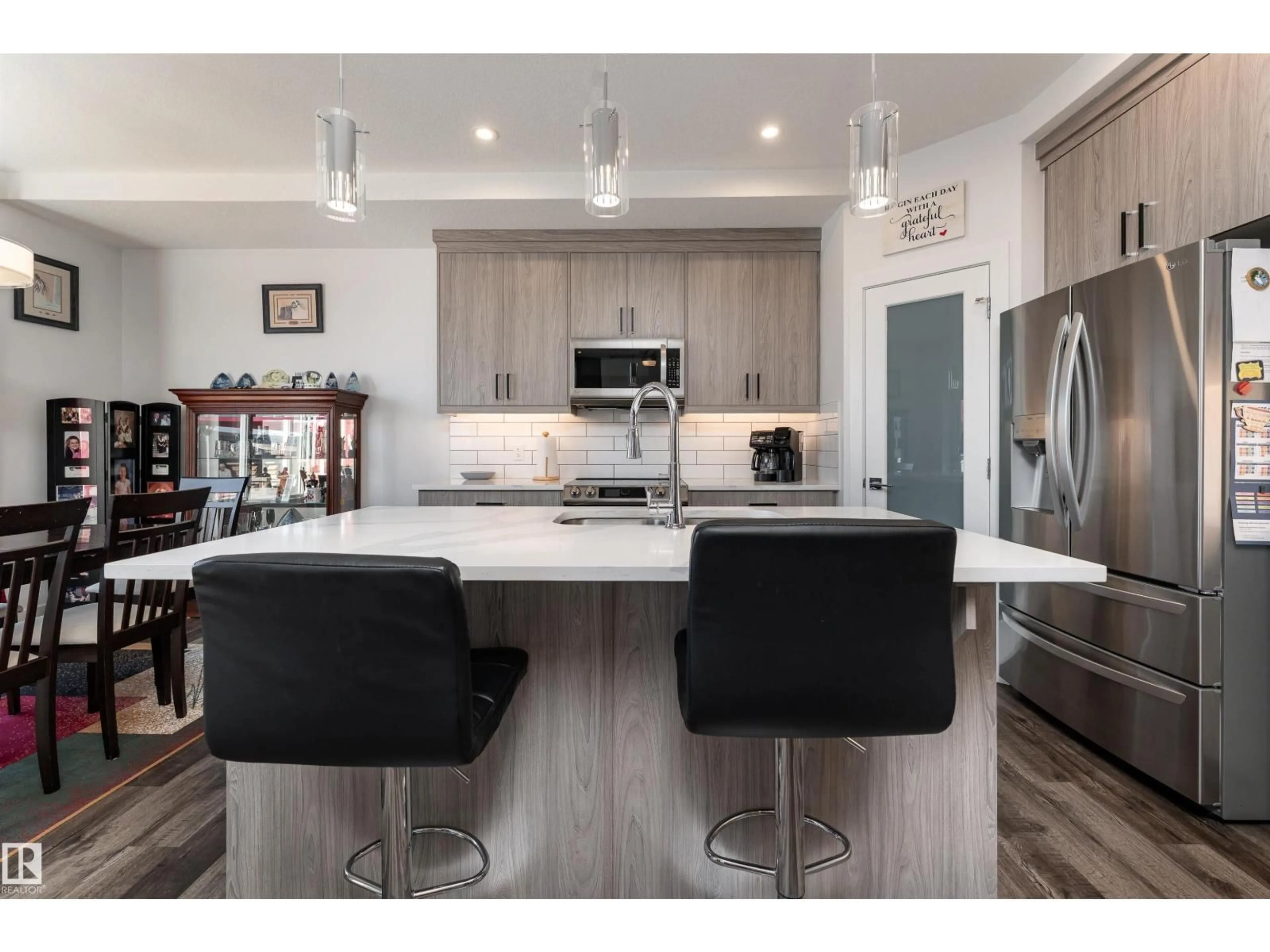 Open concept kitchen, wood/laminate floor for 37 WALLACE PT, Fort Saskatchewan Alberta T8L0W6