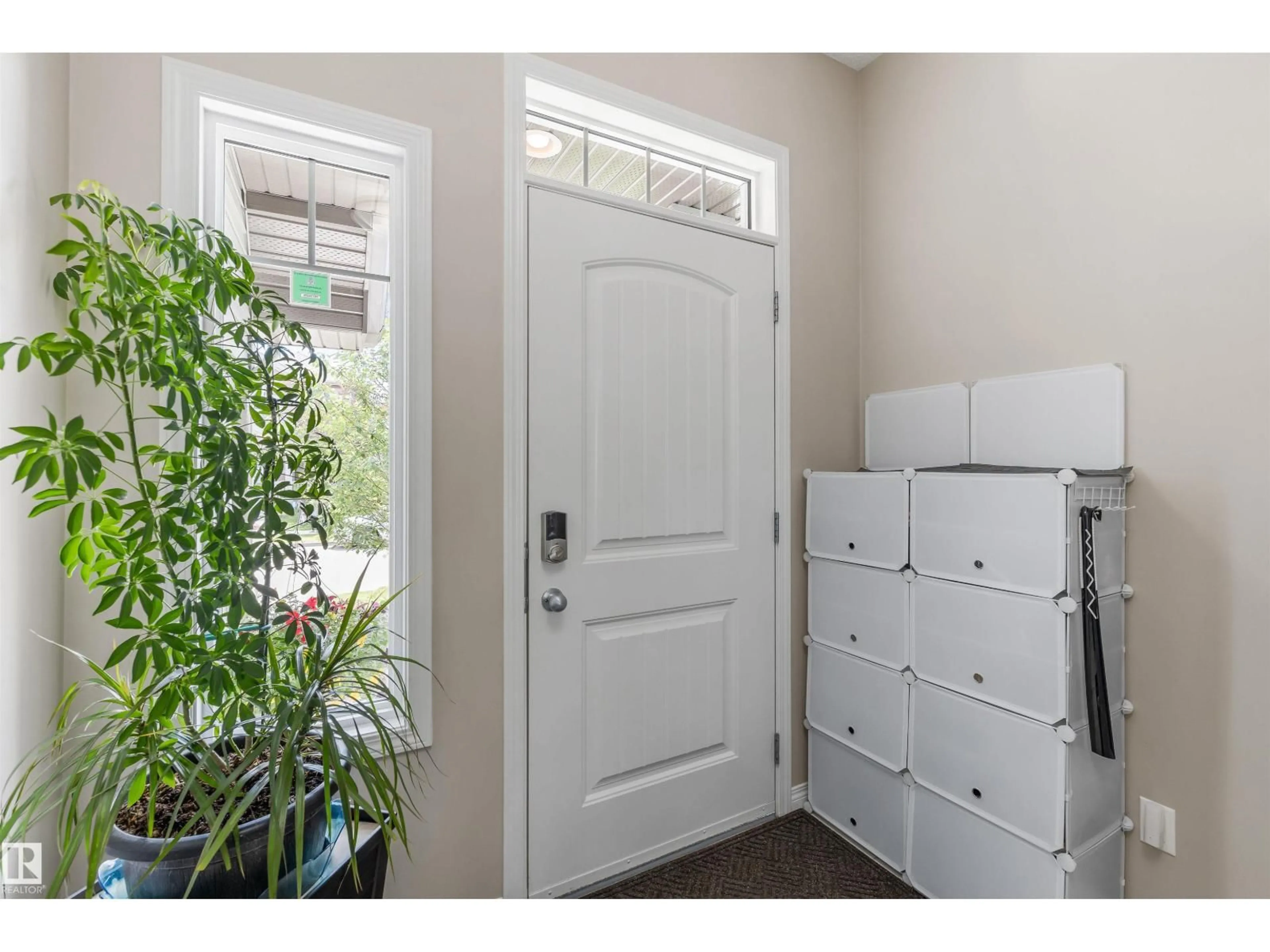 Indoor entryway for 771 EAGLESON CR, Edmonton Alberta T6M0V2
