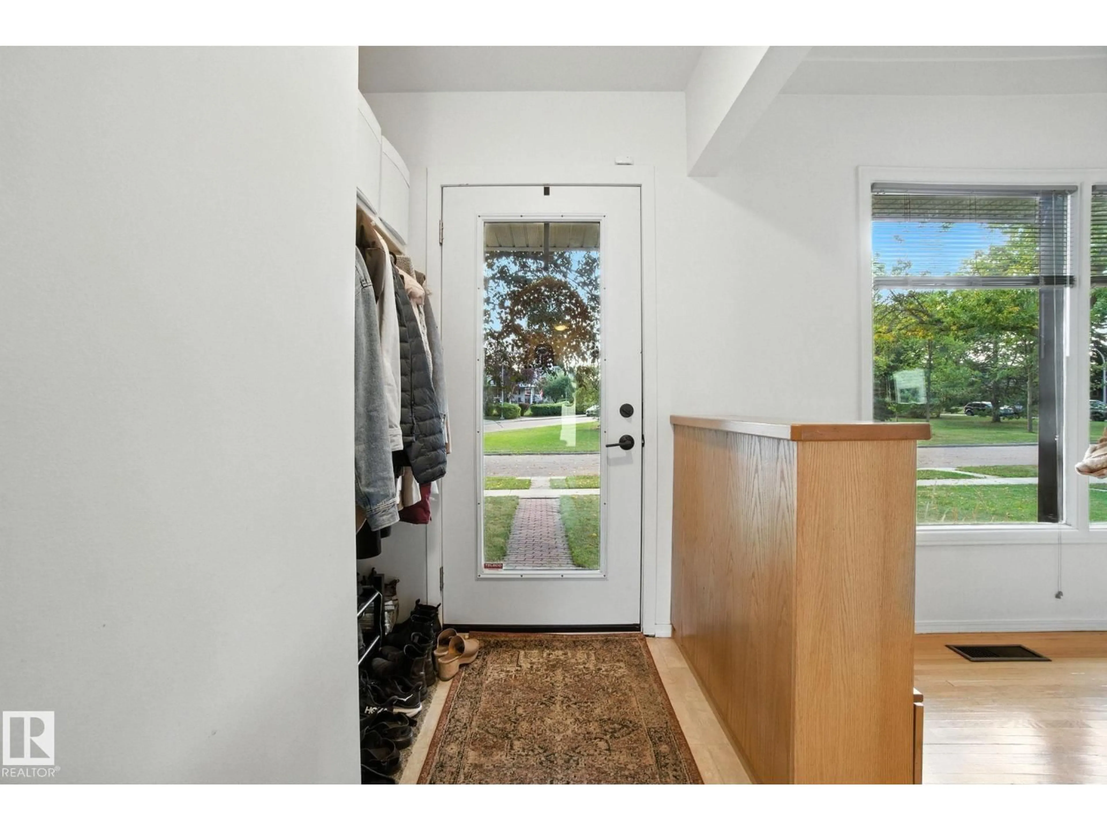 Indoor entryway for 9016 88 ST, Edmonton Alberta T6C3J6