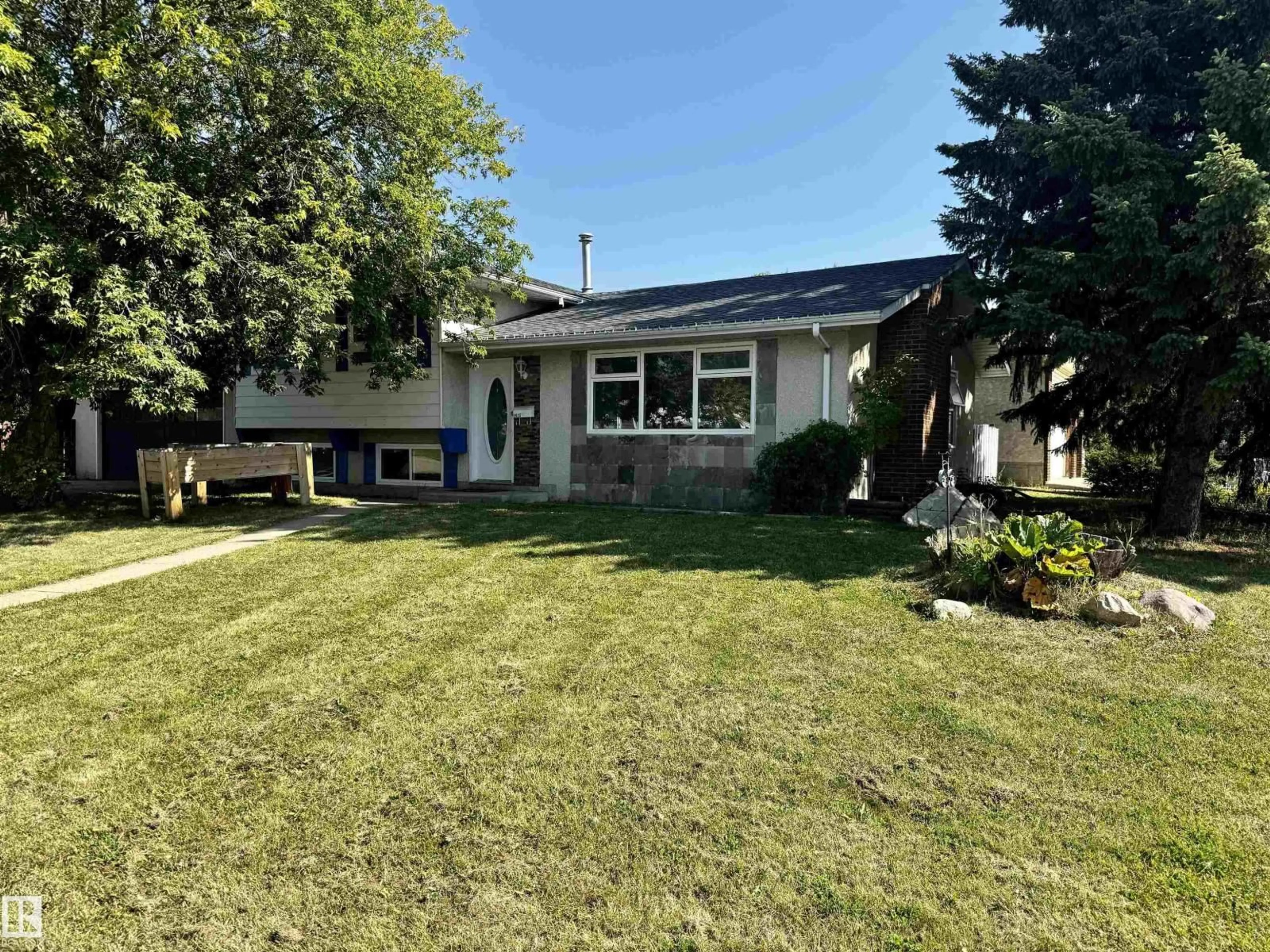 A pic from outside/outdoor area/front of a property/back of a property/a pic from drone, street for NW - 2023 89 ST, Edmonton Alberta T6K2A2