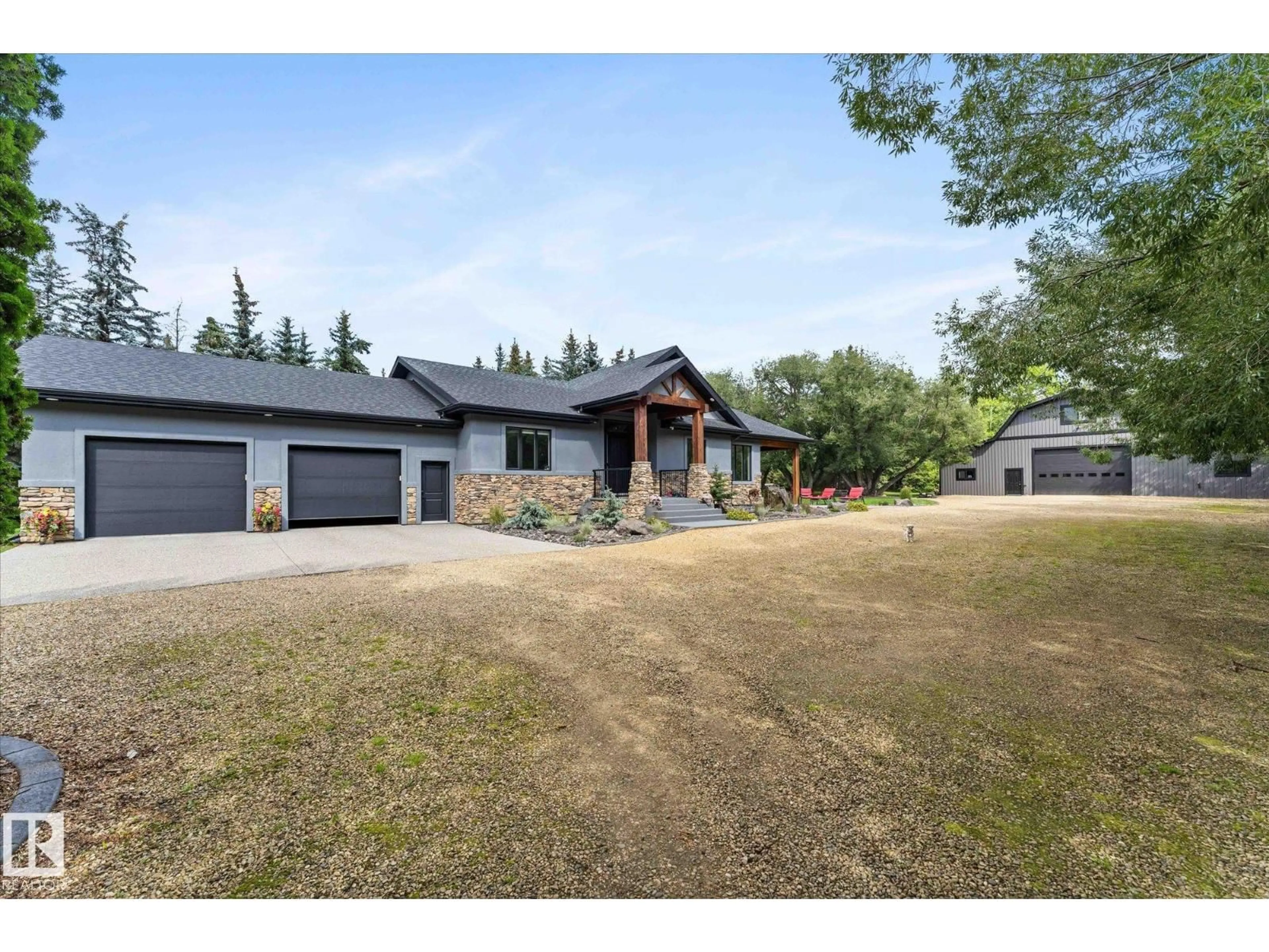 A pic from outside/outdoor area/front of a property/back of a property/a pic from drone, unknown for 231 75 ST, Edmonton Alberta T6X1A3