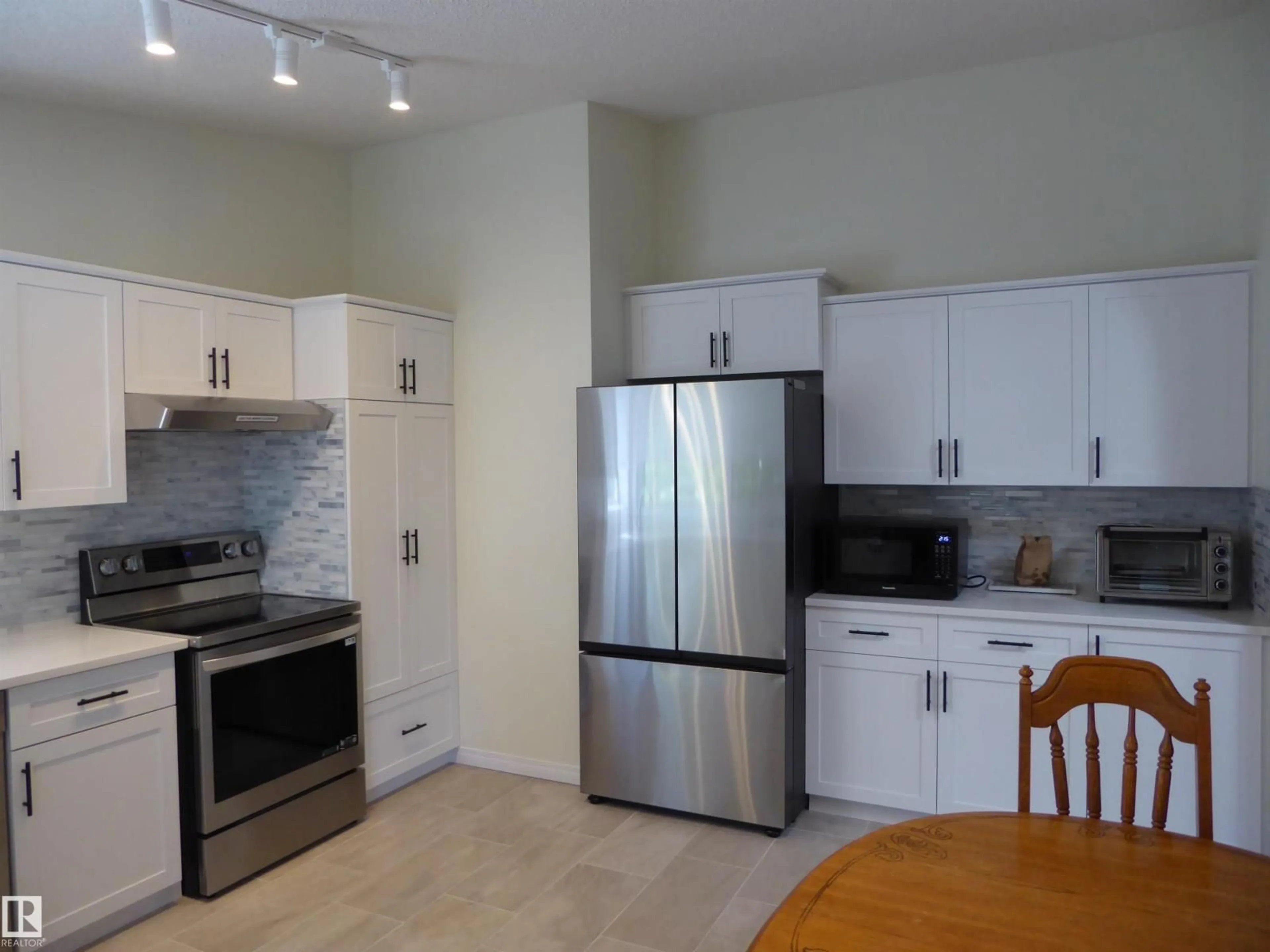 Standard kitchen, unknown for 330 REHWINKEL CL, Edmonton Alberta T6R1Y9