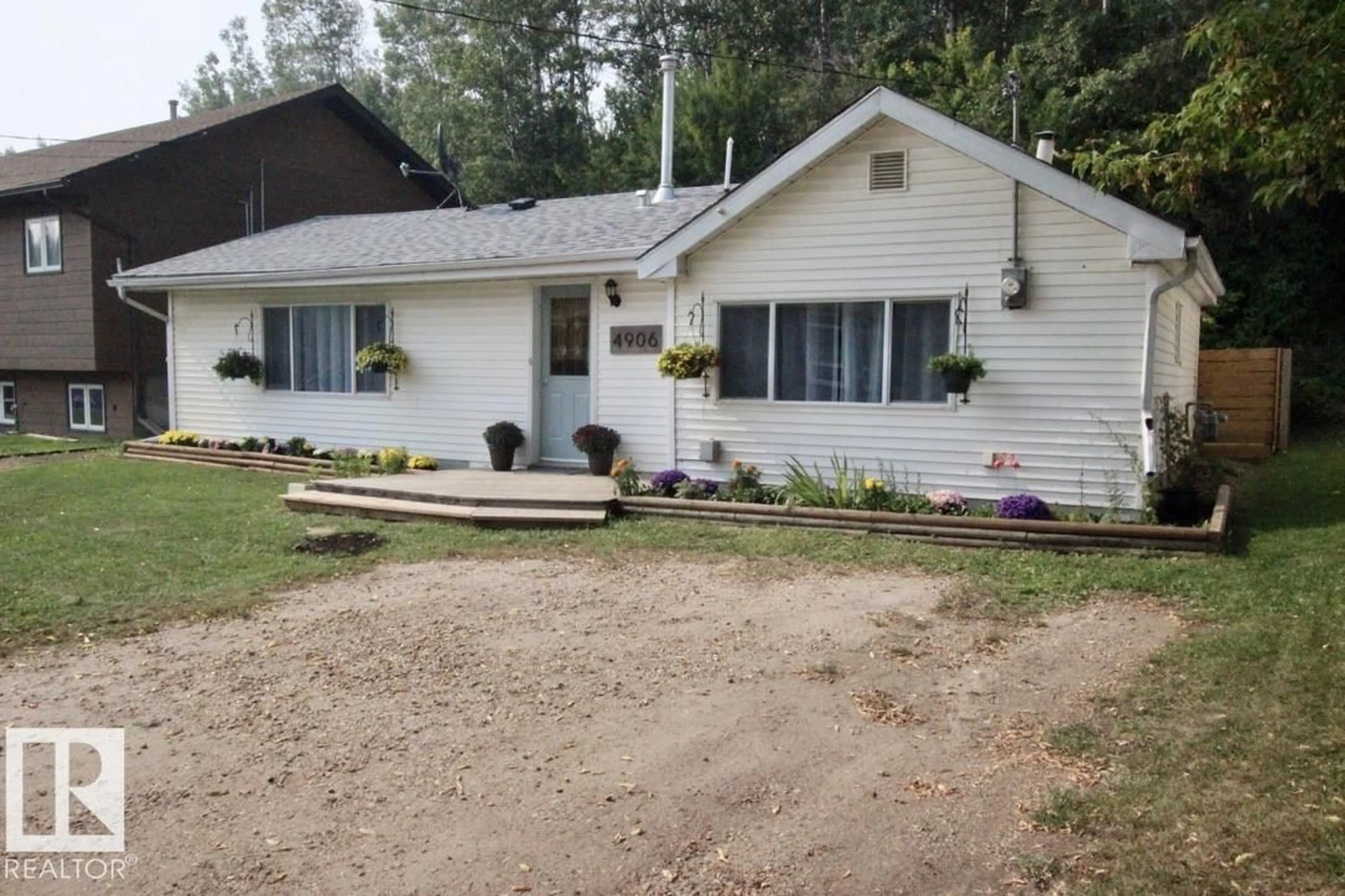 Home with vinyl exterior material, unknown for 4906 59 ST, Athabasca Town Alberta T9S1L5