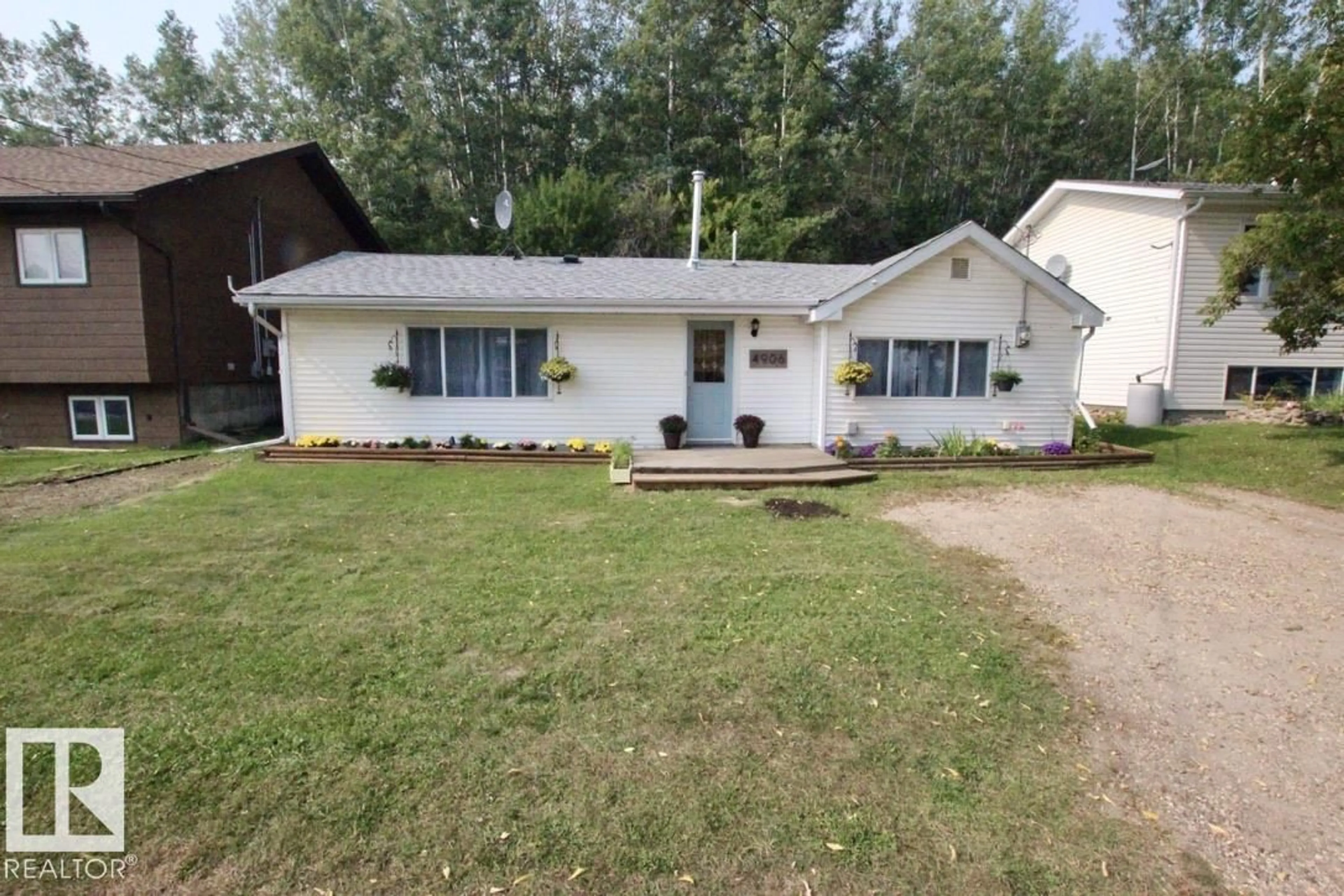 Home with vinyl exterior material, street for 4906 59 ST, Athabasca Town Alberta T9S1L5