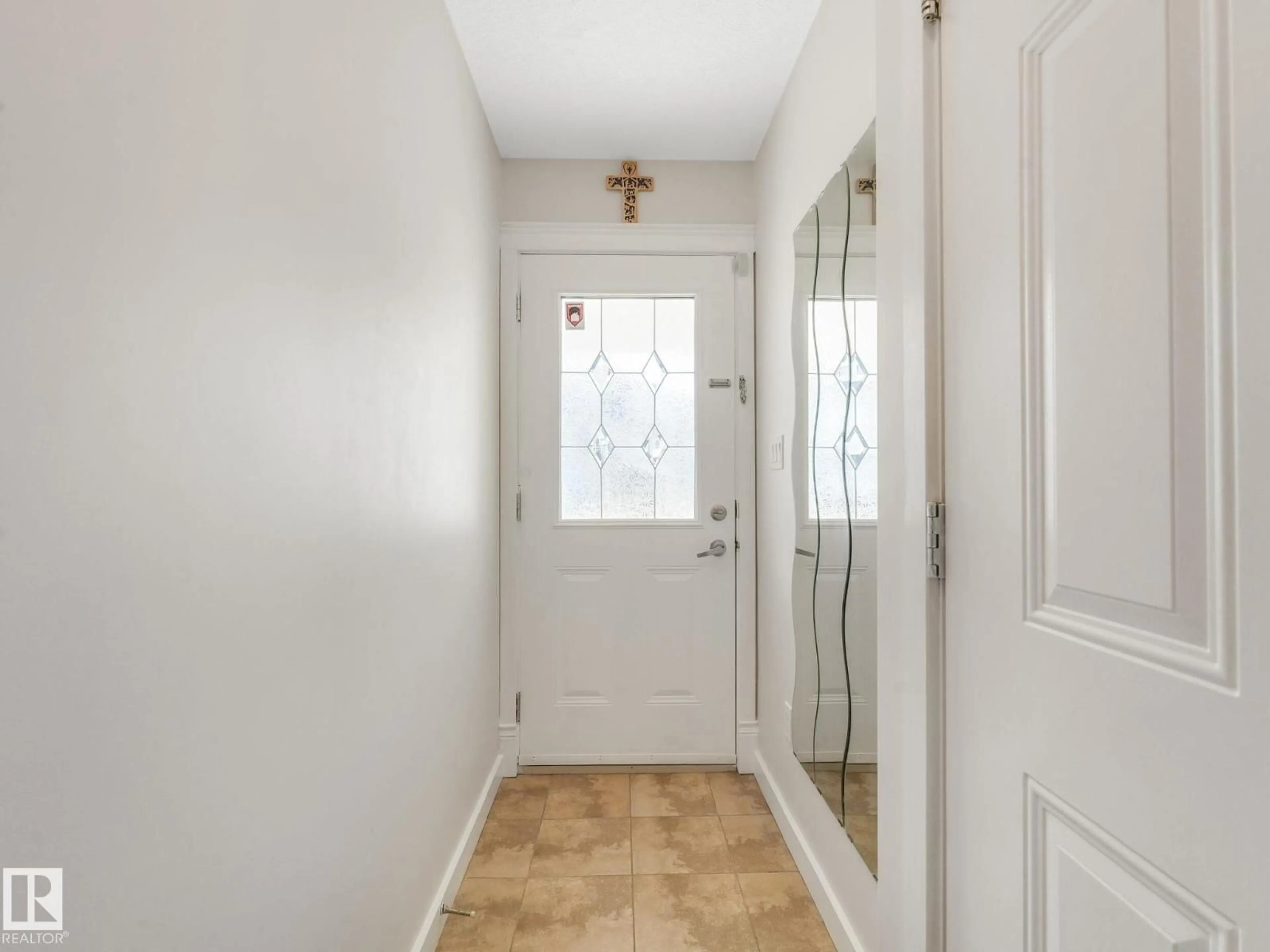 Indoor entryway for #4 - 13215 153 AVE, Edmonton Alberta T6V0B6